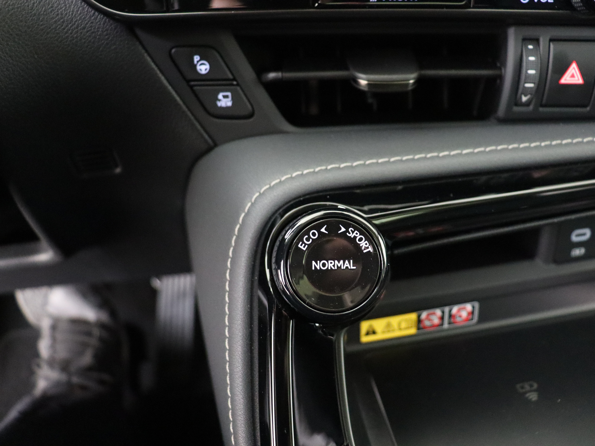 Foto van Lexus Lexus Nx450h+