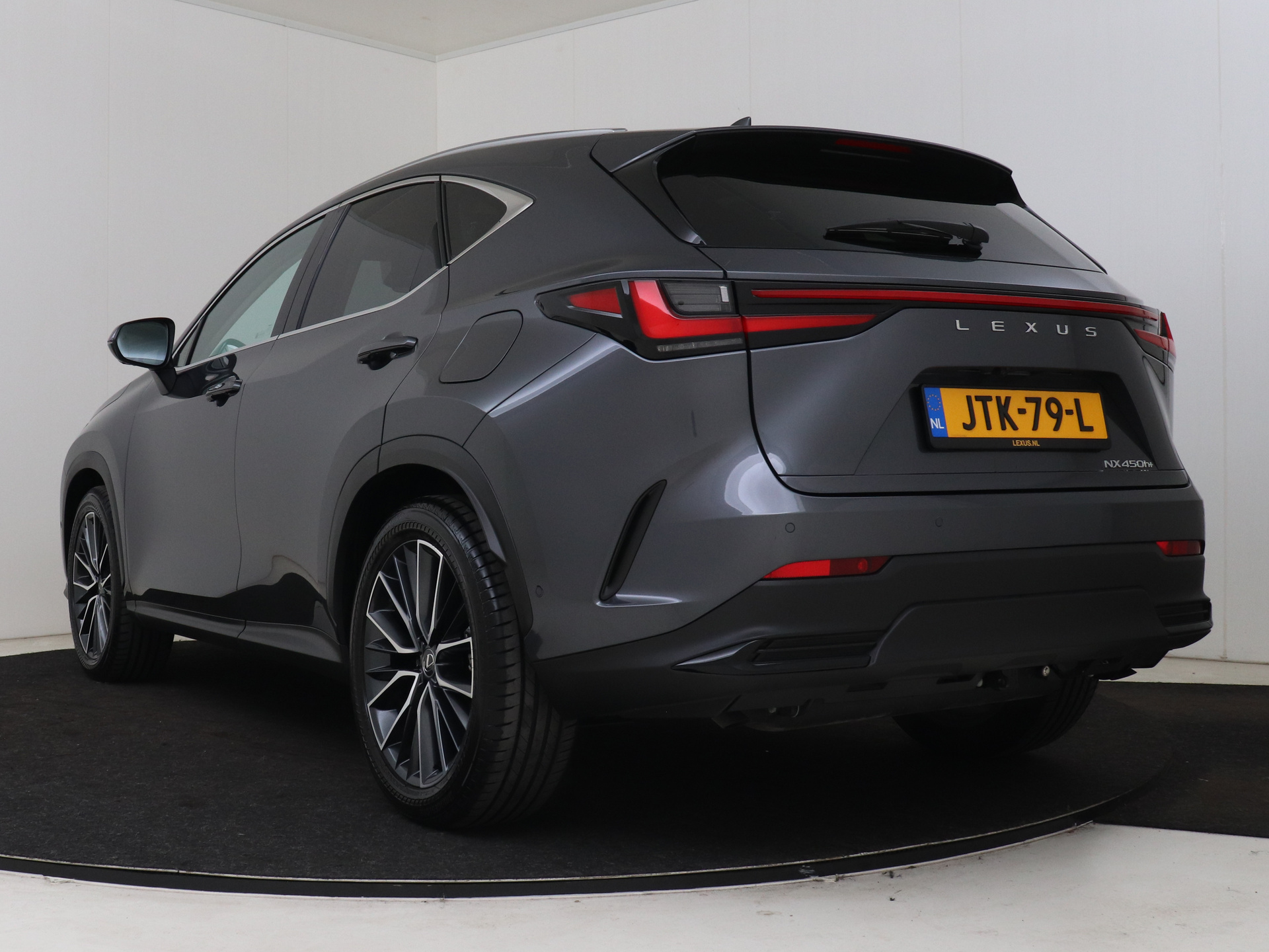 Foto van Lexus Lexus Nx450h+