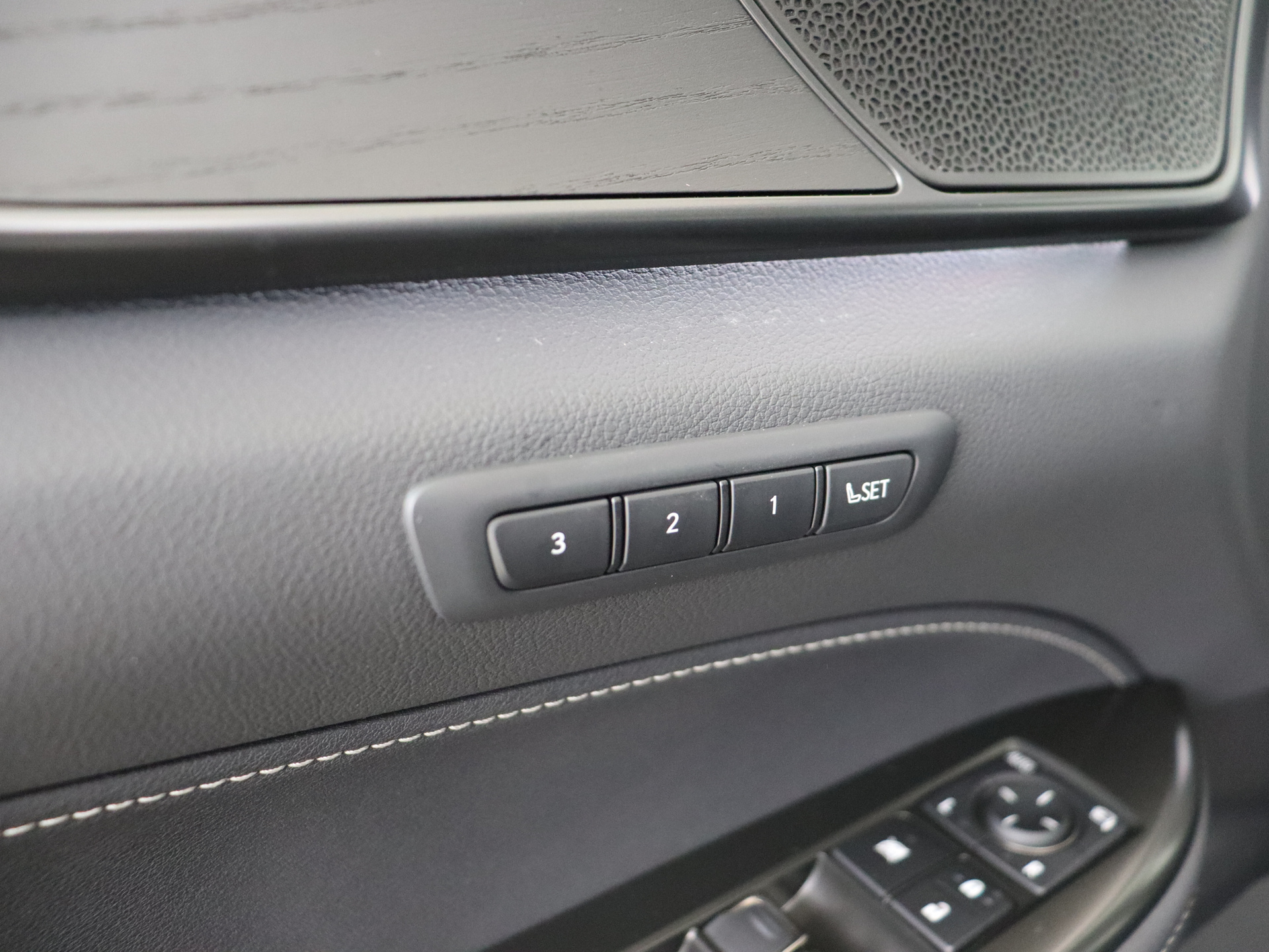 Foto van Lexus Lexus Nx450h+
