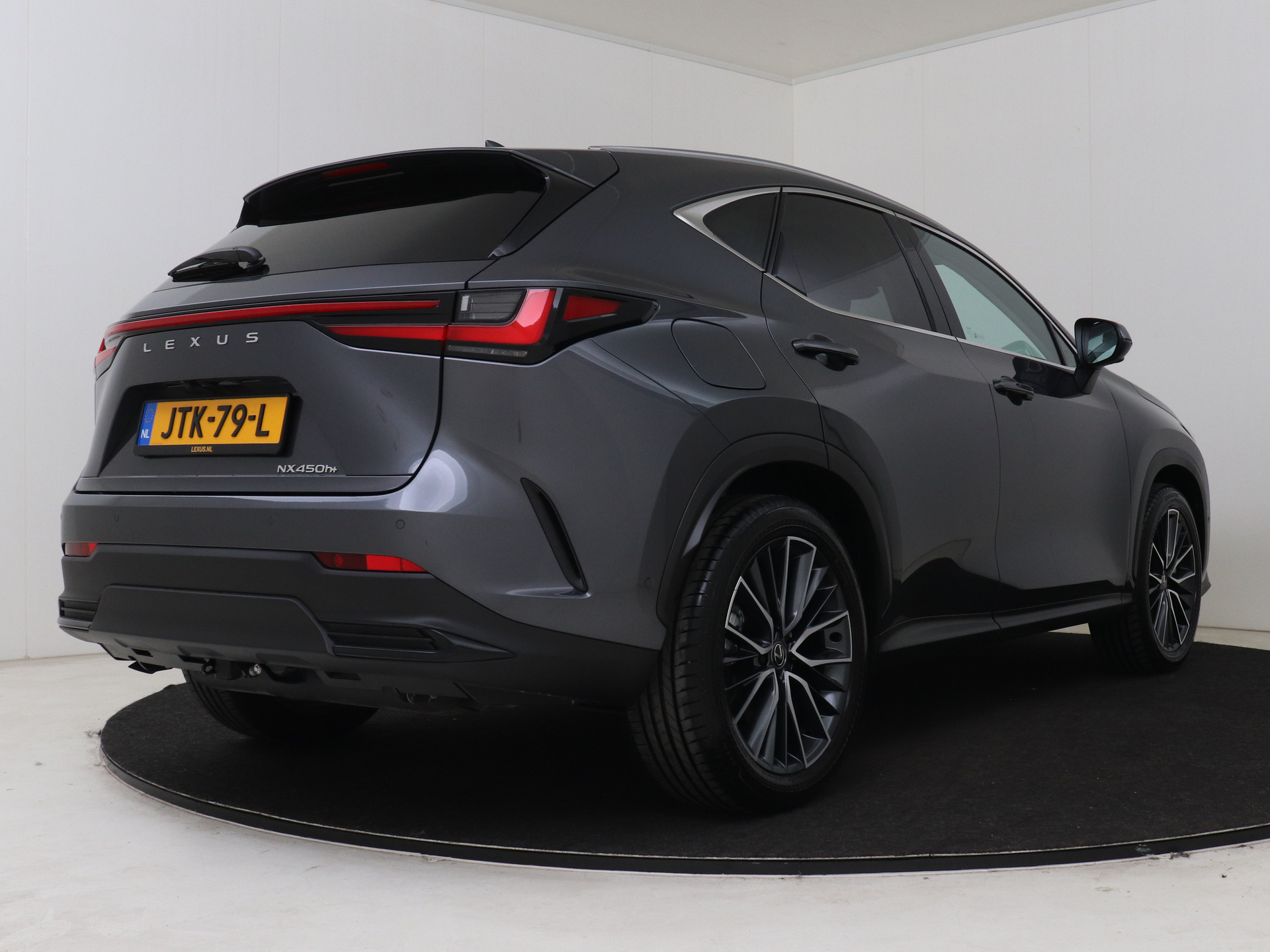 Foto van Lexus Lexus Nx450h+