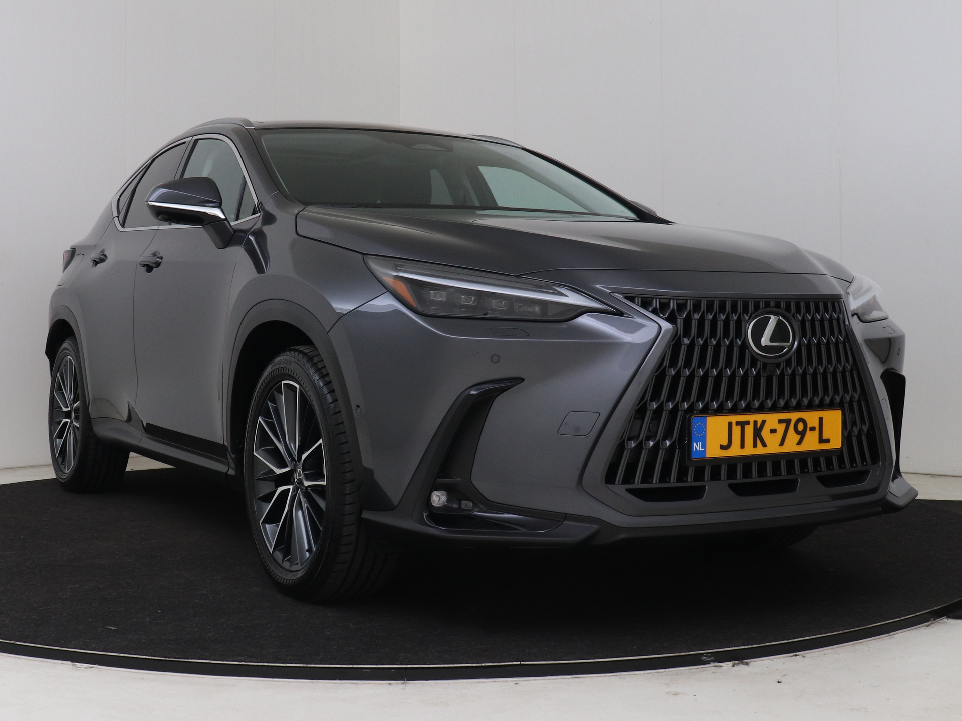 Foto van Lexus Lexus Nx450h+