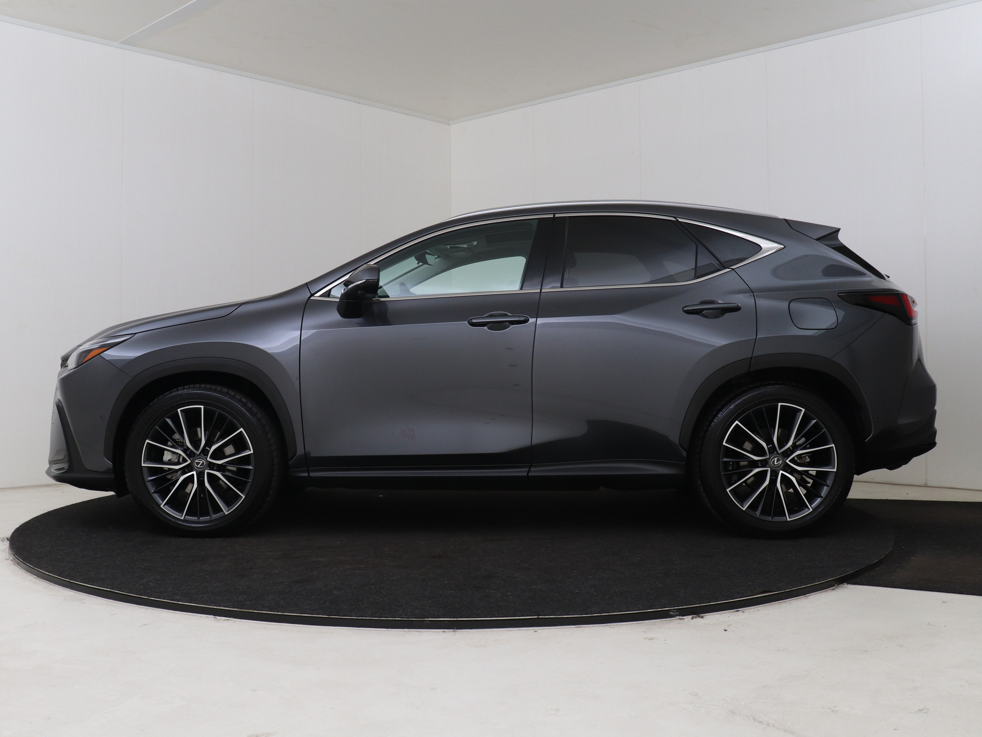 Foto van Lexus Lexus Nx450h+