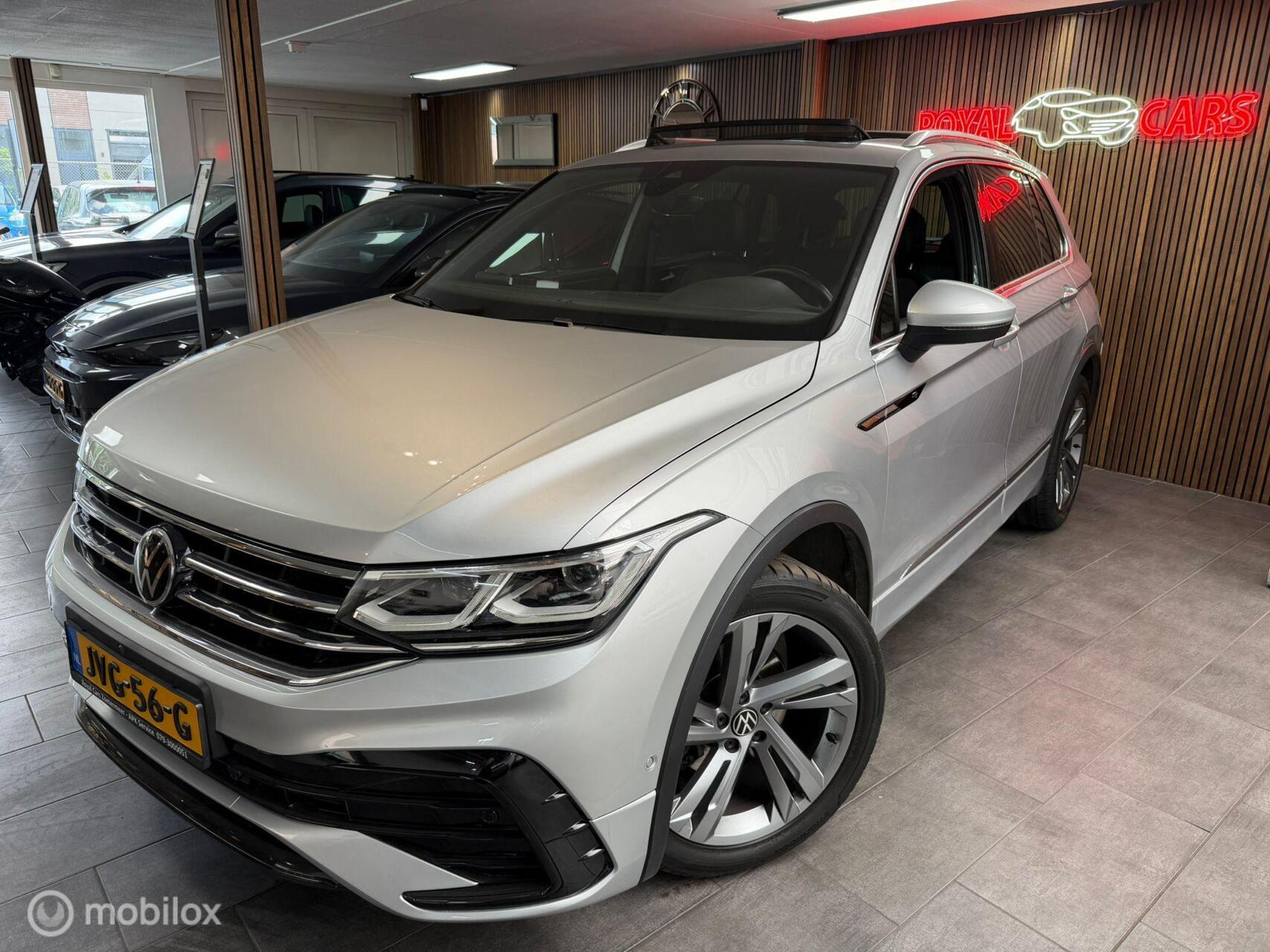 Volkswagen Tiguan 1.5 TSI 3x R-Line/ Pano / 360°Camera/ Vol Op 2021 - voorkant