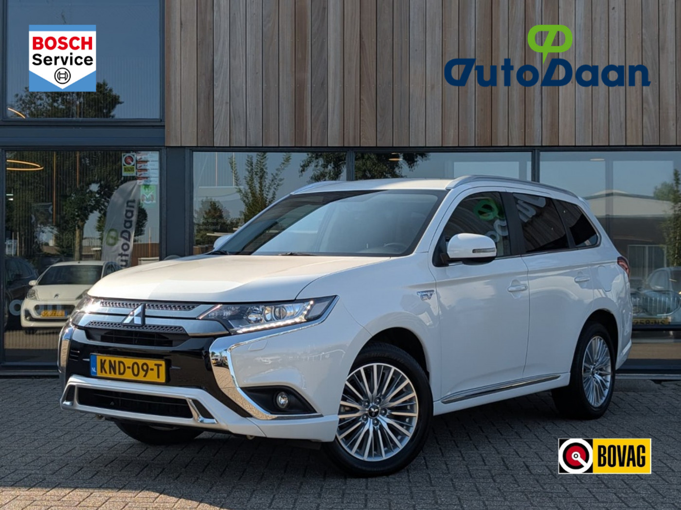 Mitsubishi Mitsubishi Outlander PHEV Spirit 4WD |  100% Dealer Onderhouden 2020 - voorkant