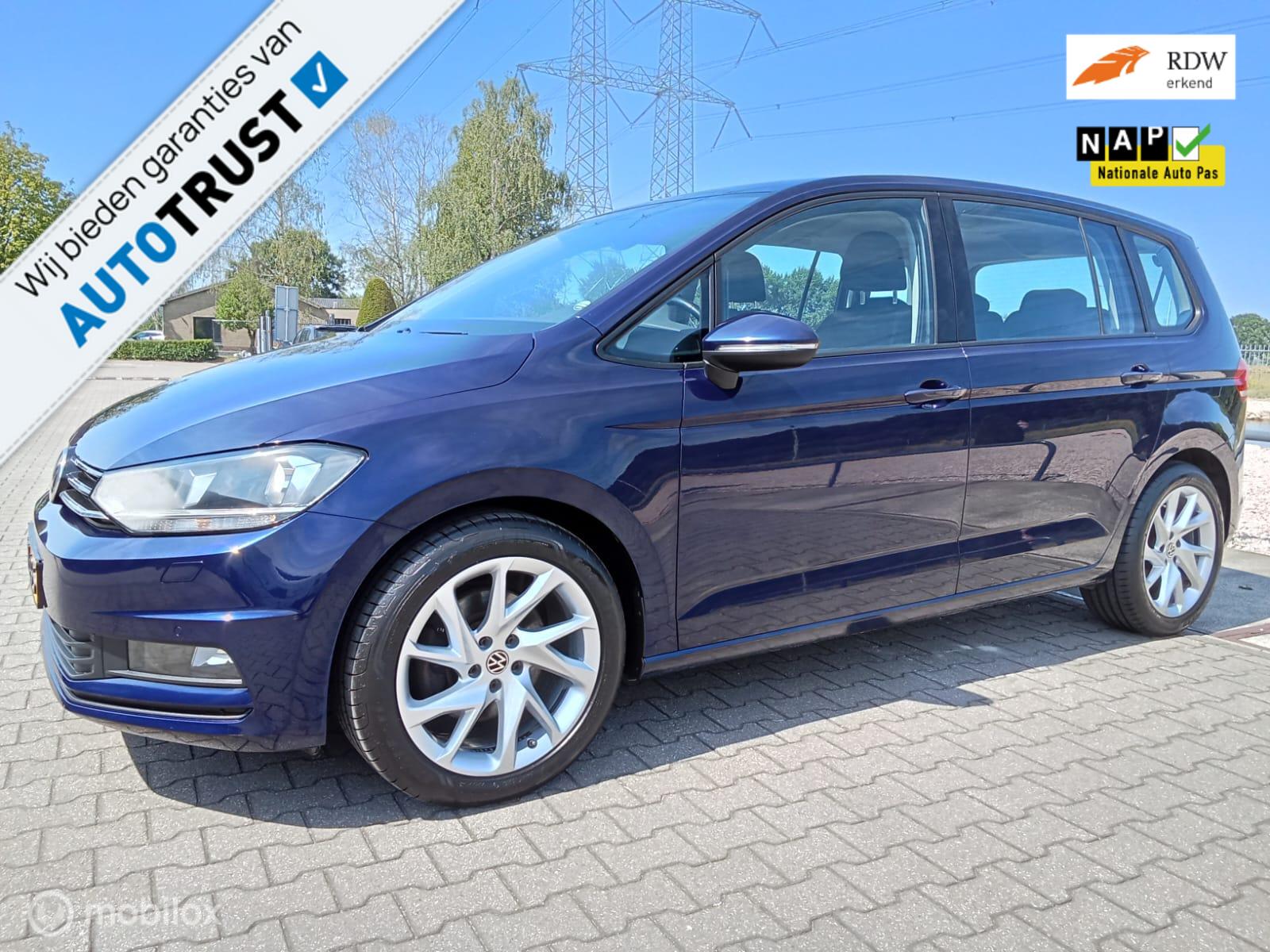 Volkswagen Touran 1.4 TSI Highline Business R 7p/automaat/clima/navi/trekhaak 2018 - voorkant