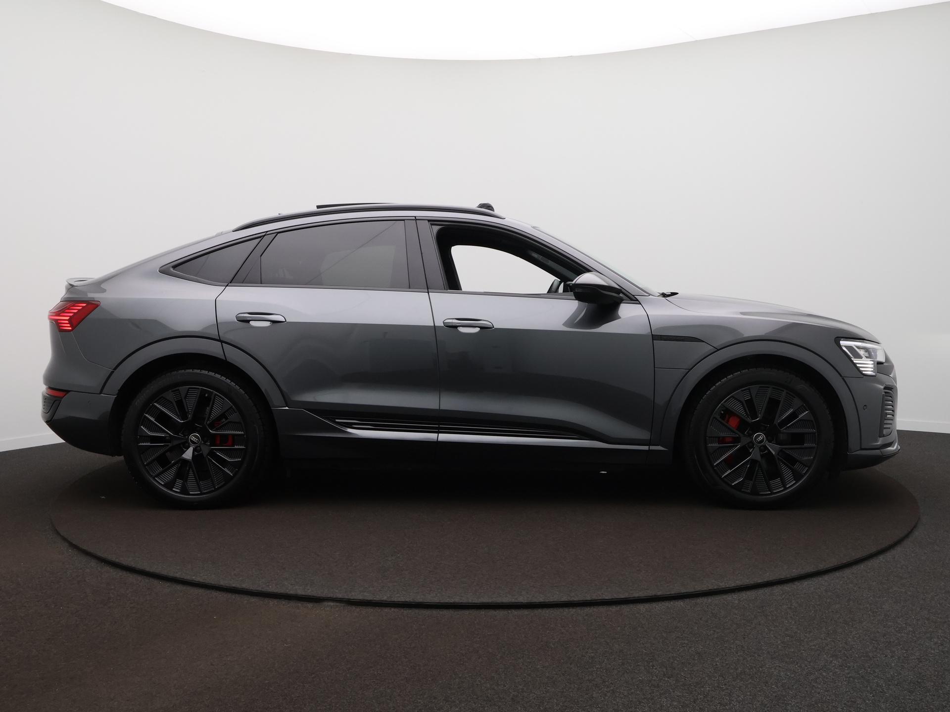 Foto van Audi Q8 Sportback 55 E-tron