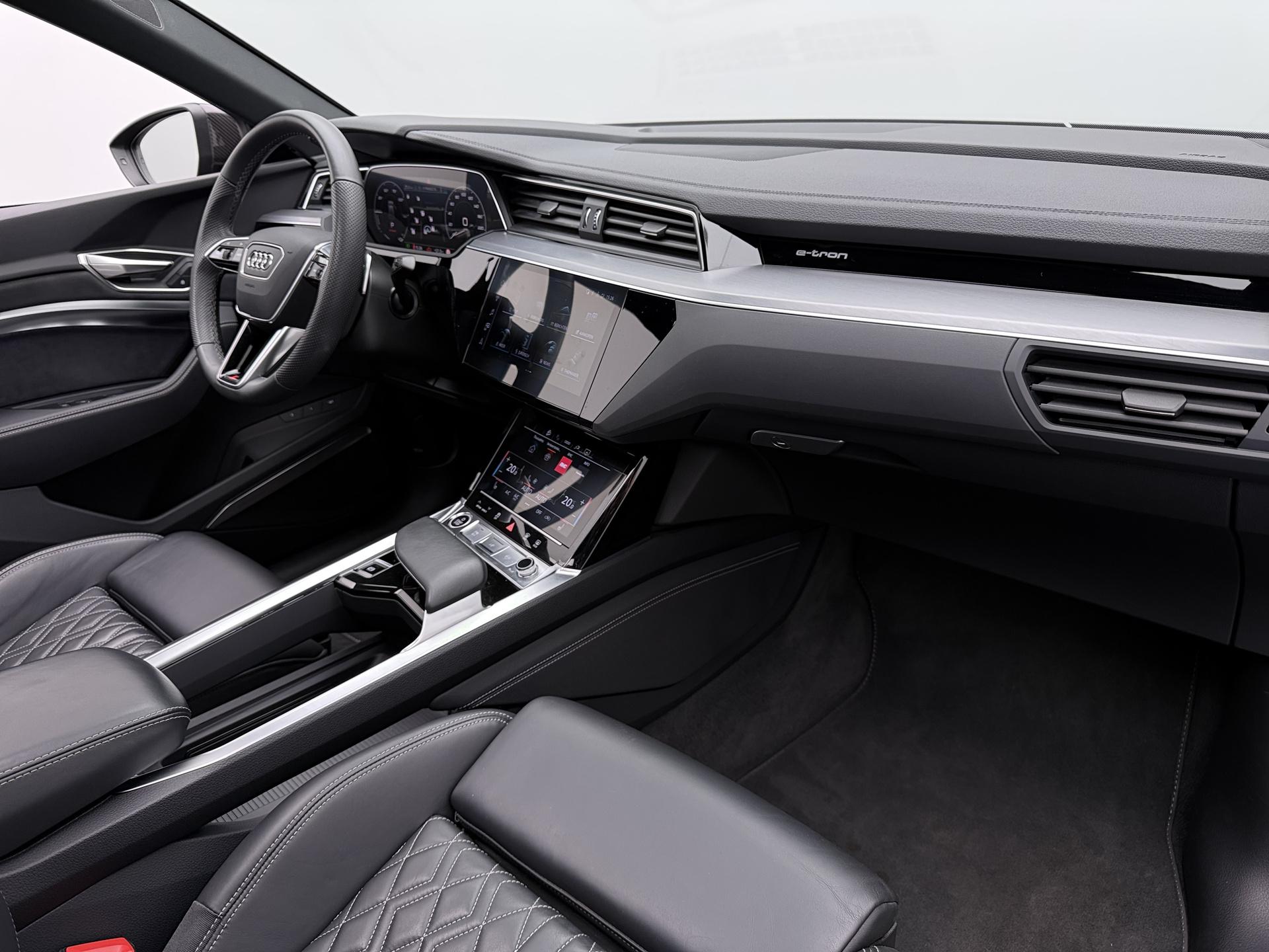 Foto van Audi Q8 Sportback 55 E-tron