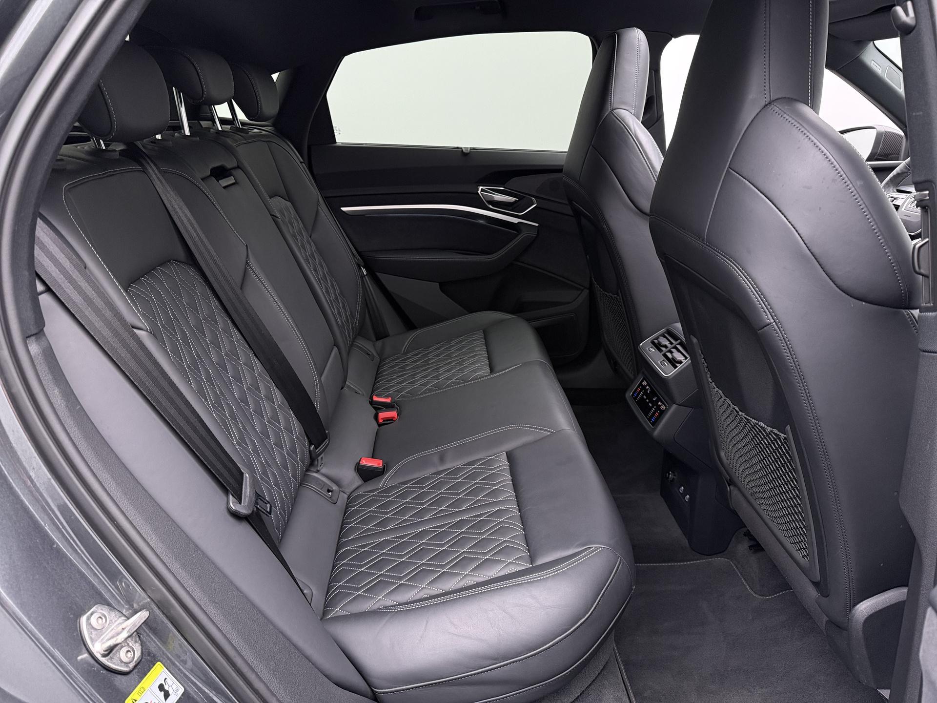 Foto van Audi Q8 Sportback 55 E-tron