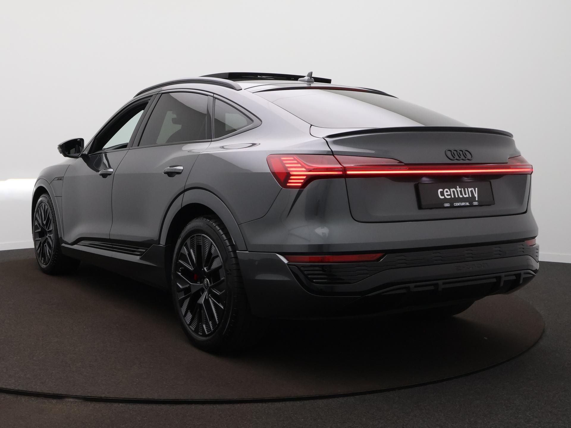 Foto van Audi Q8 Sportback 55 E-tron
