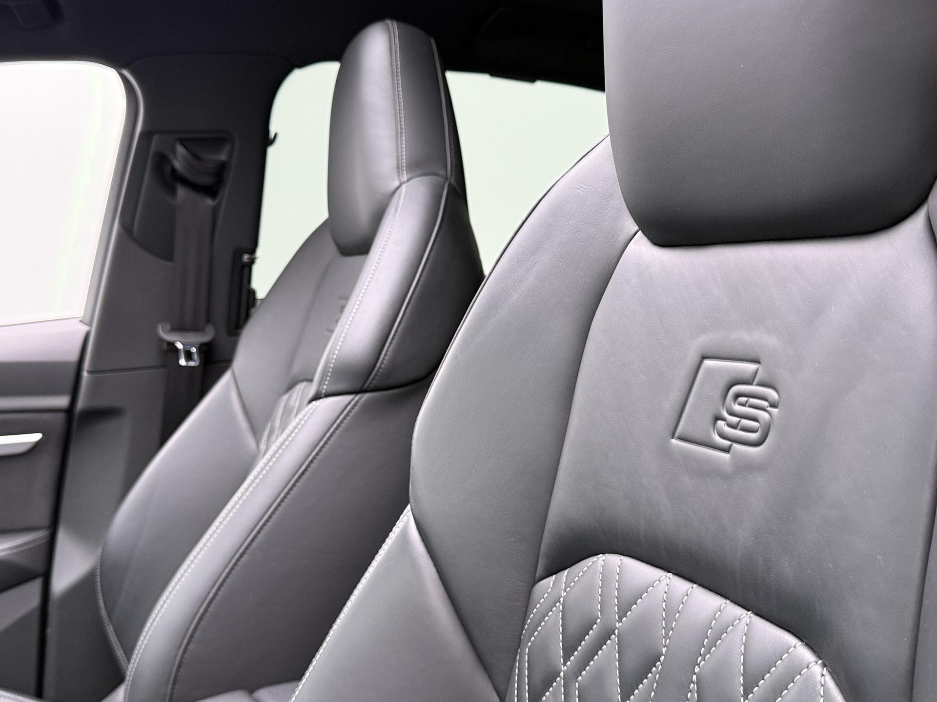 Foto van Audi Q8 Sportback 55 E-tron