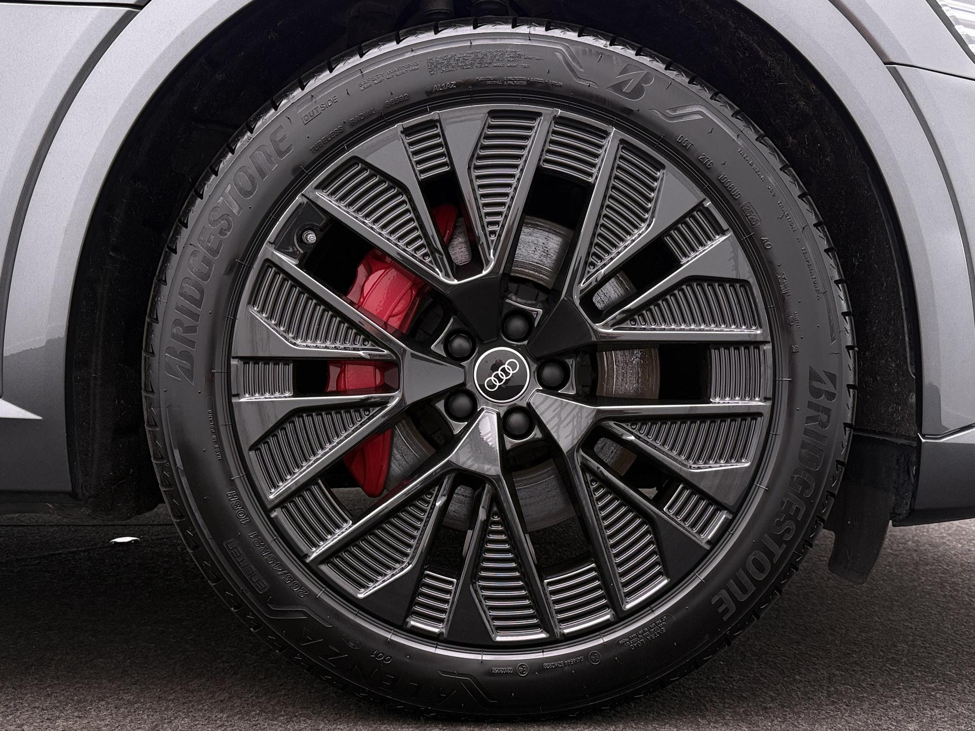 Foto van Audi Q8 Sportback 55 E-tron