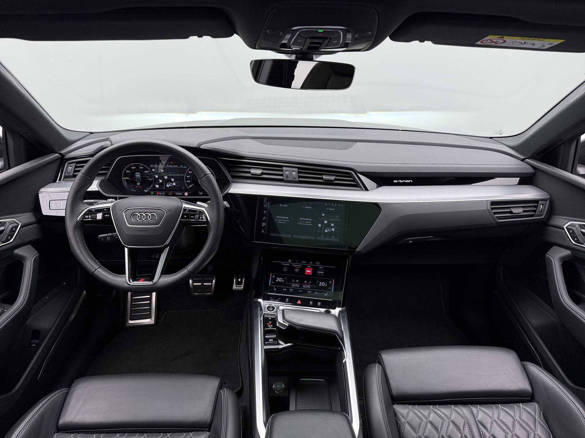 Foto van Audi Q8 Sportback 55 E-tron
