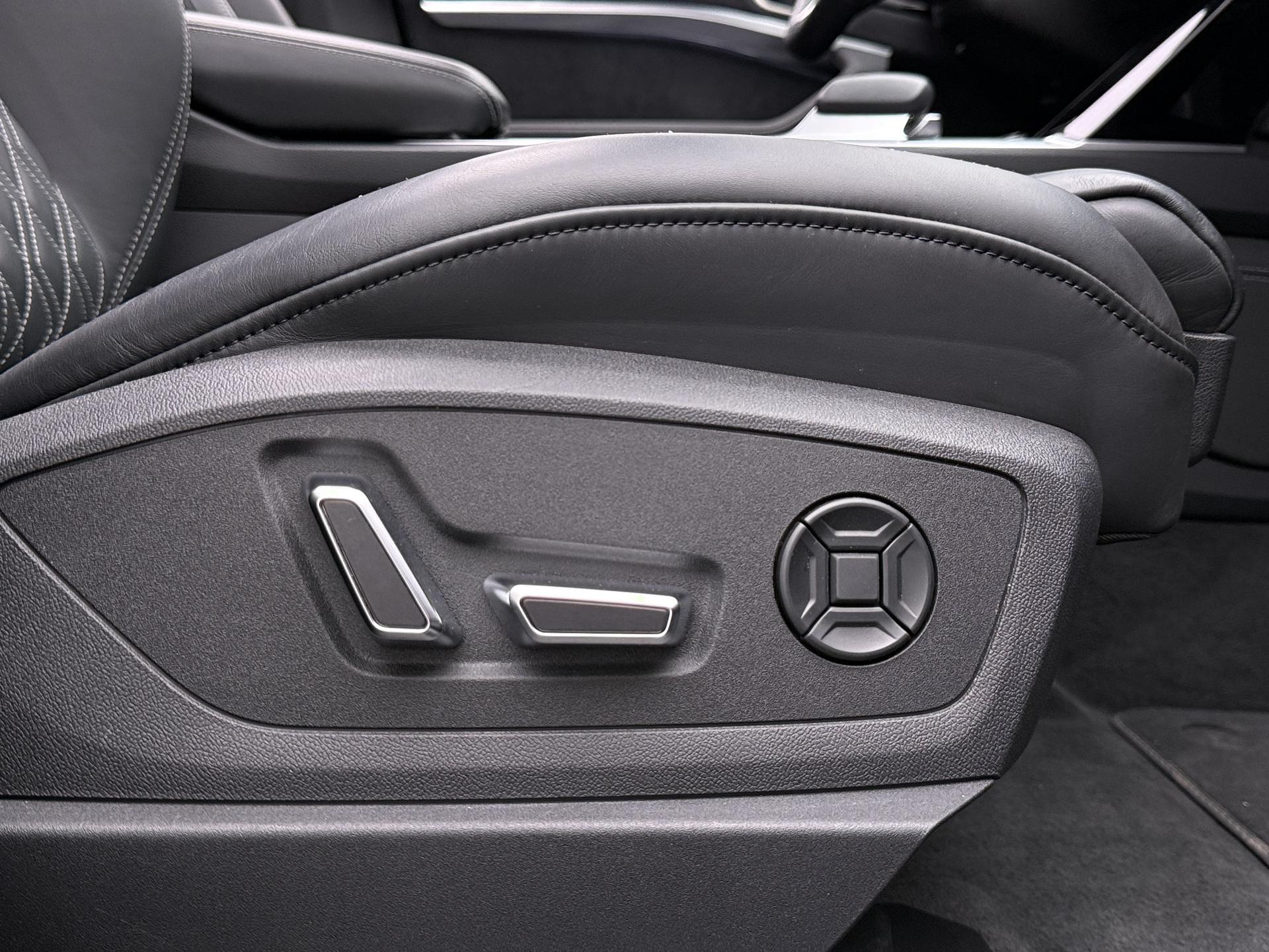 Foto van Audi Q8 Sportback 55 E-tron