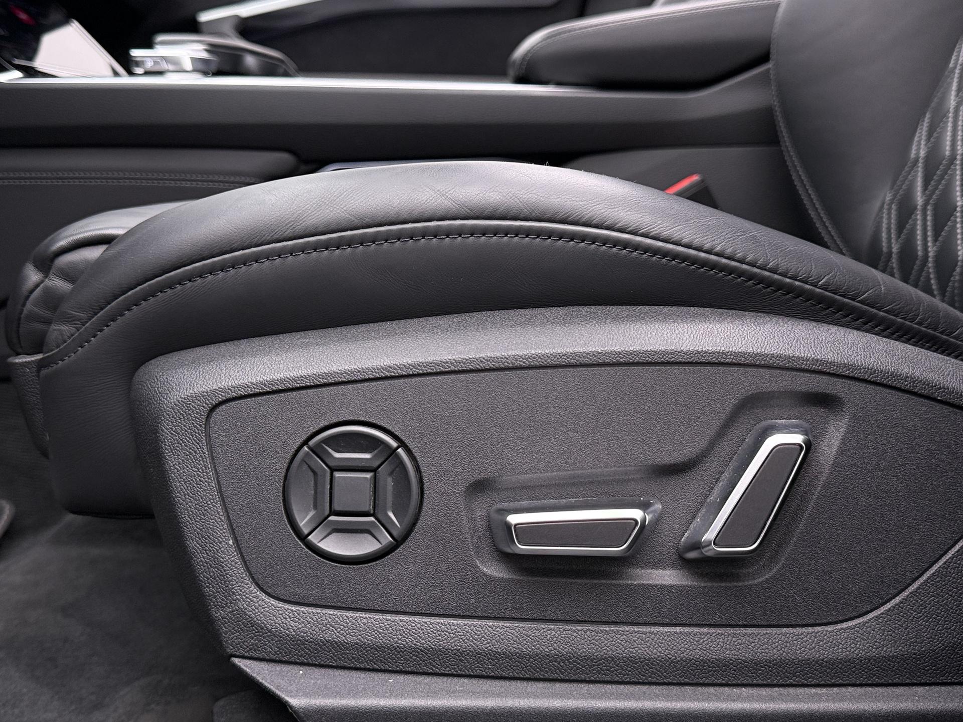 Foto van Audi Q8 Sportback 55 E-tron
