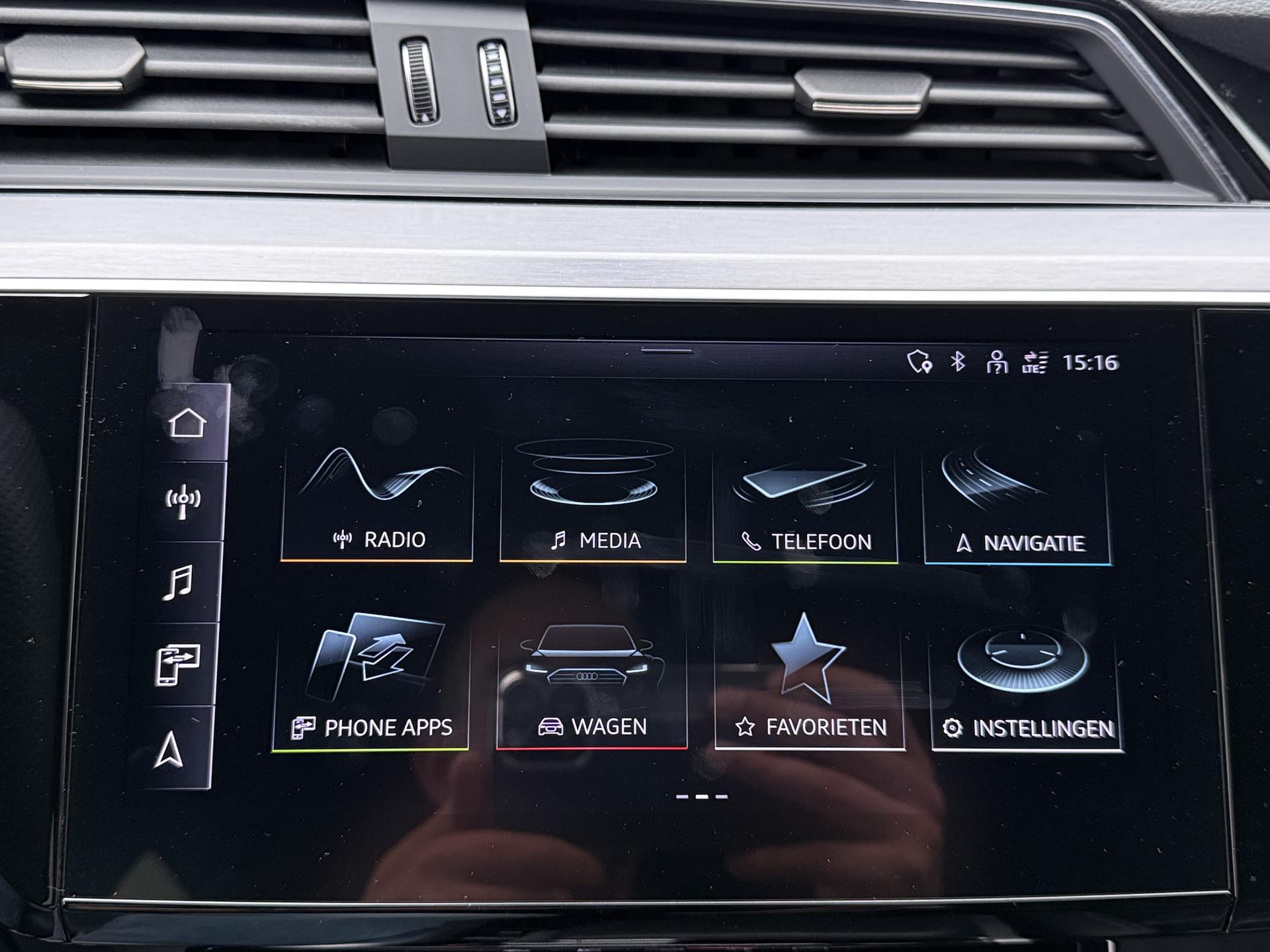 Foto van Audi Q8 Sportback 55 E-tron