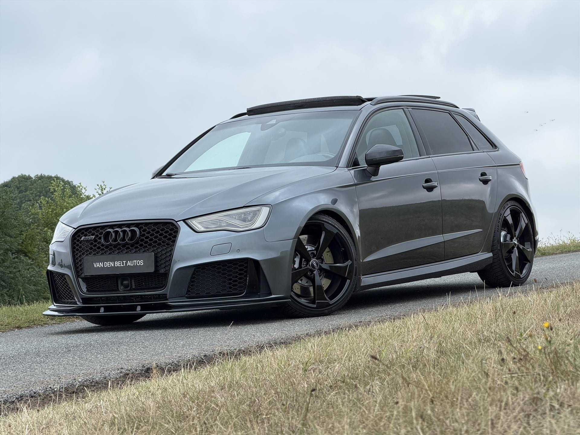 Audi RS 3 Sportback 367PK Quattro |Pano |Carbon |Led stuur |Schaalstoelen |Sterrenhemel |Full Maxton |B&O |Camera |Keyless |Acc 2015 - voorkant