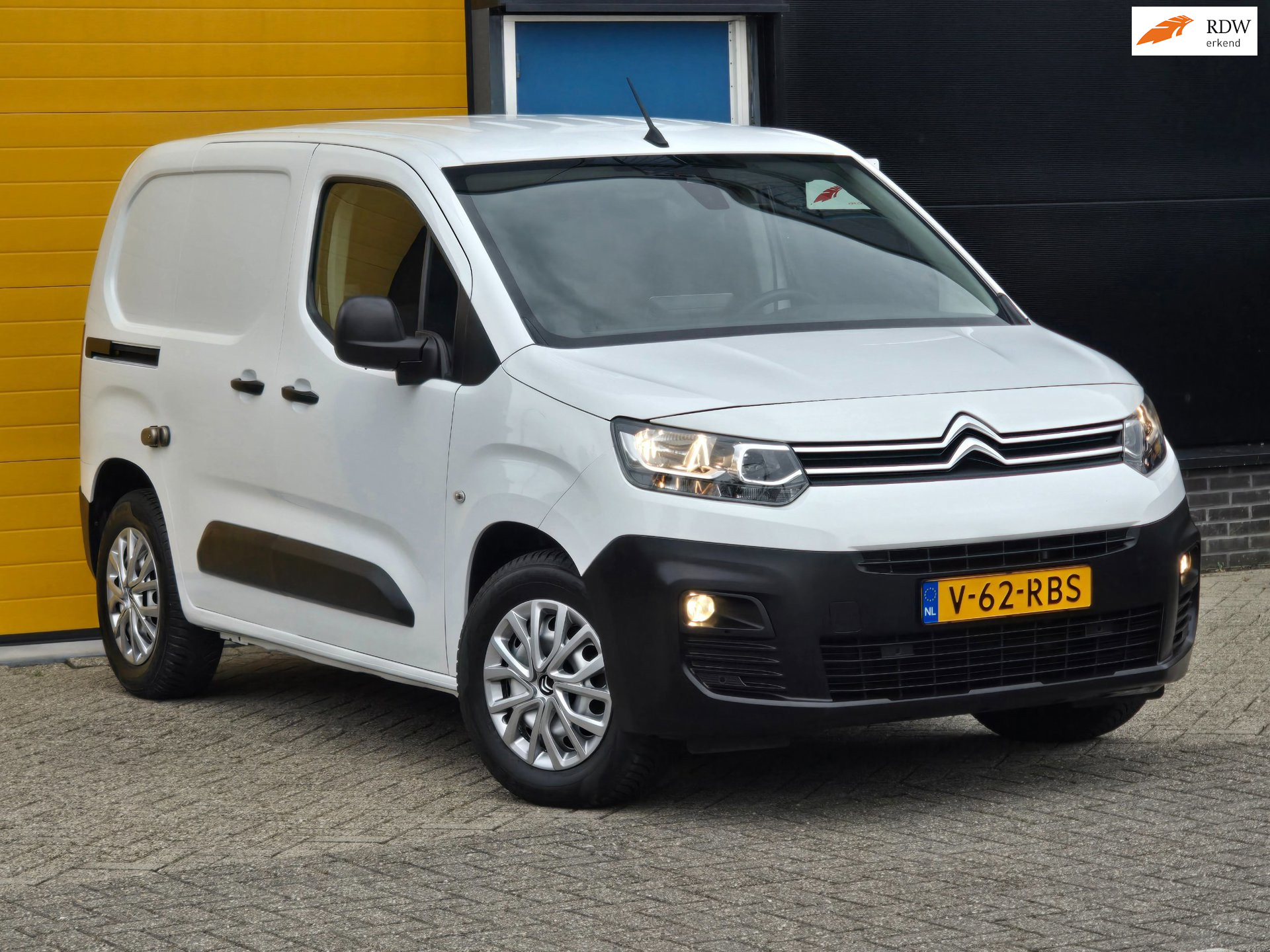 Citroen Berlingo 1.2 / AUT / 3 Zits / Navi / Airco / Cruise Control / Schuifdeur / F1 Flippers / Extra Sloten 2020 - voorkant