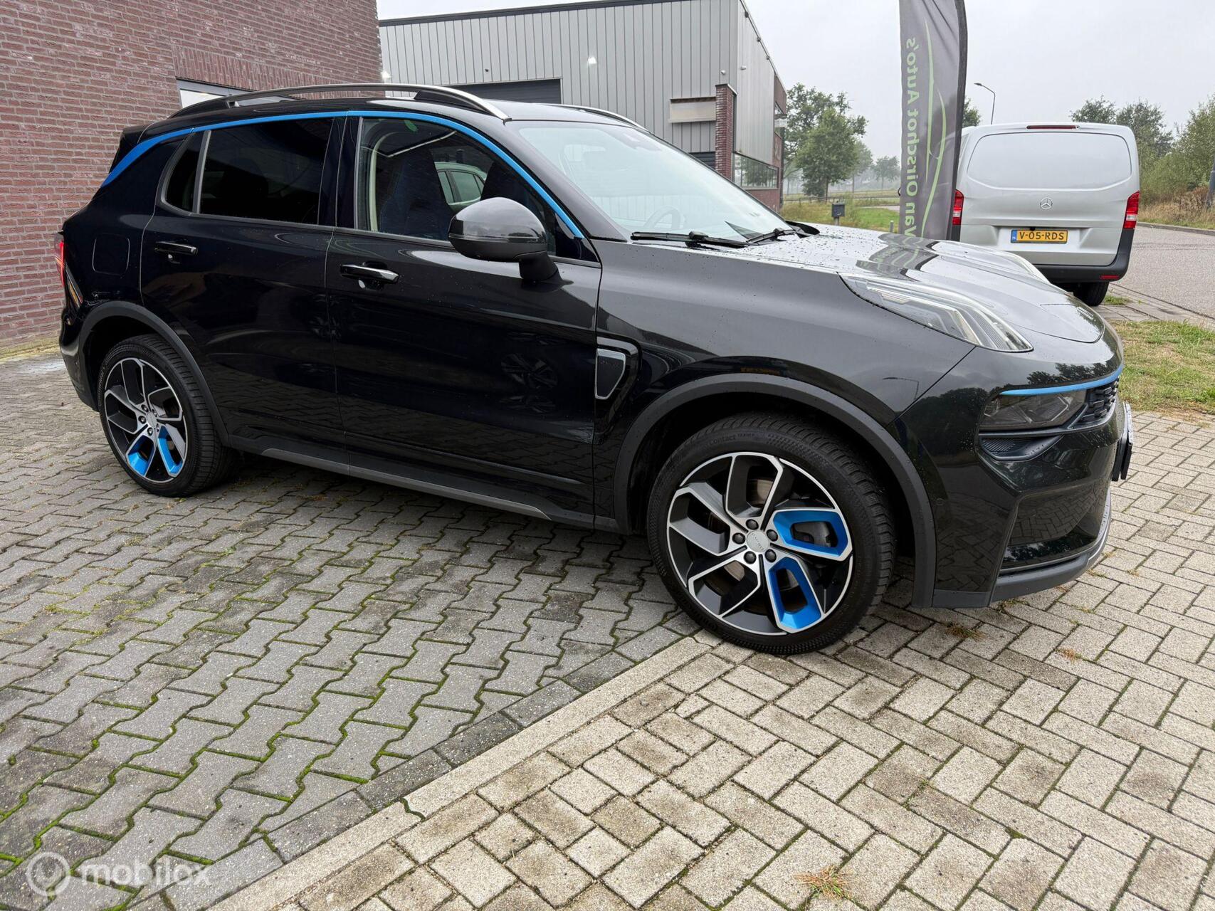 Foto van LYNK & Co 01