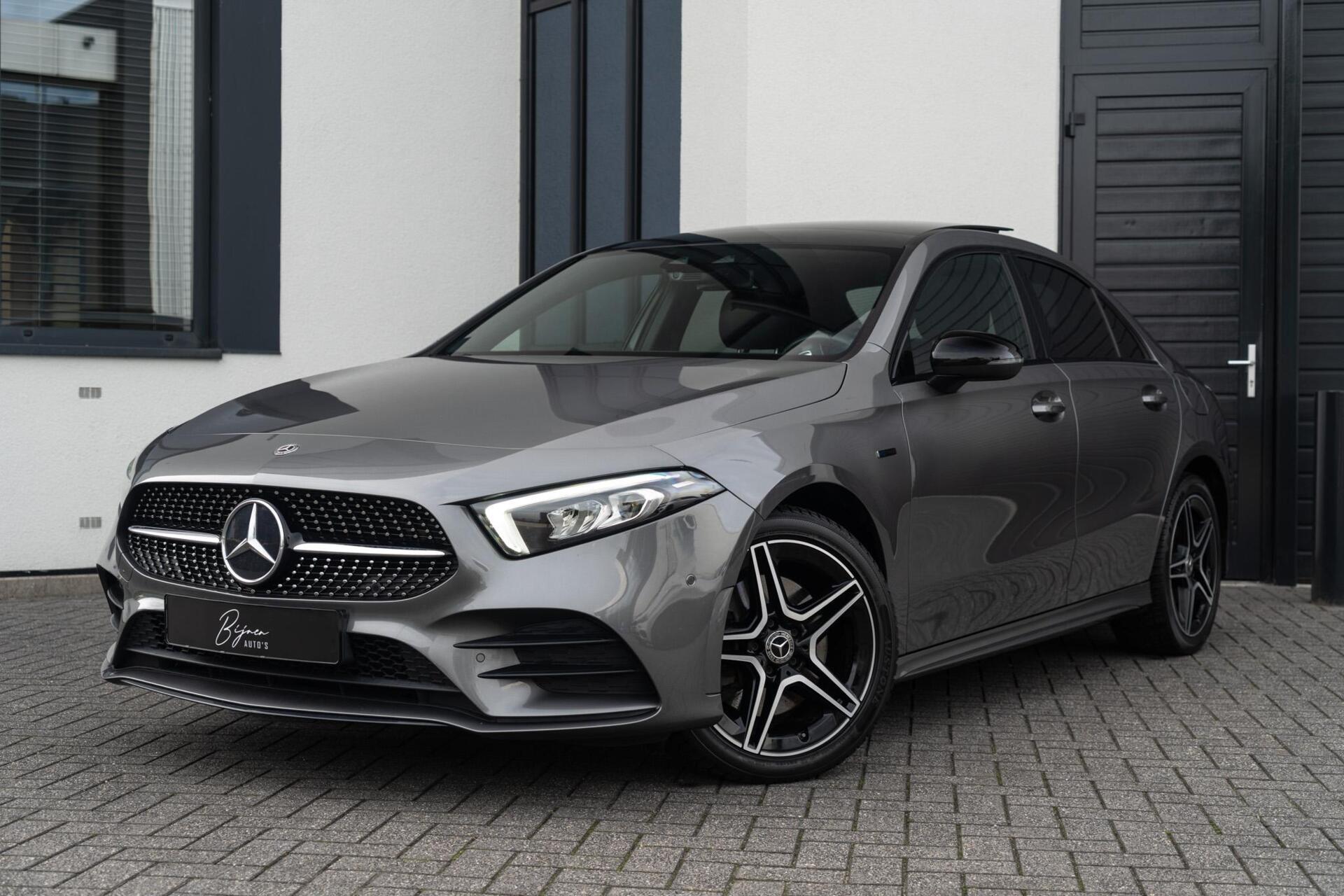 Mercedes A-klasse 250 e AMG NIGHT PANO / AMBI LED / CARPLAY 2020 - voorkant
