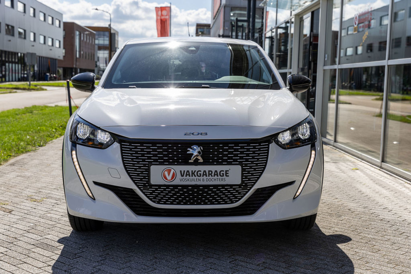 Foto van Peugeot E-208