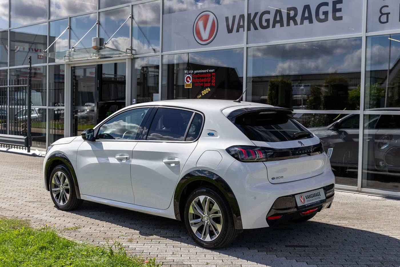 Foto van Peugeot E-208