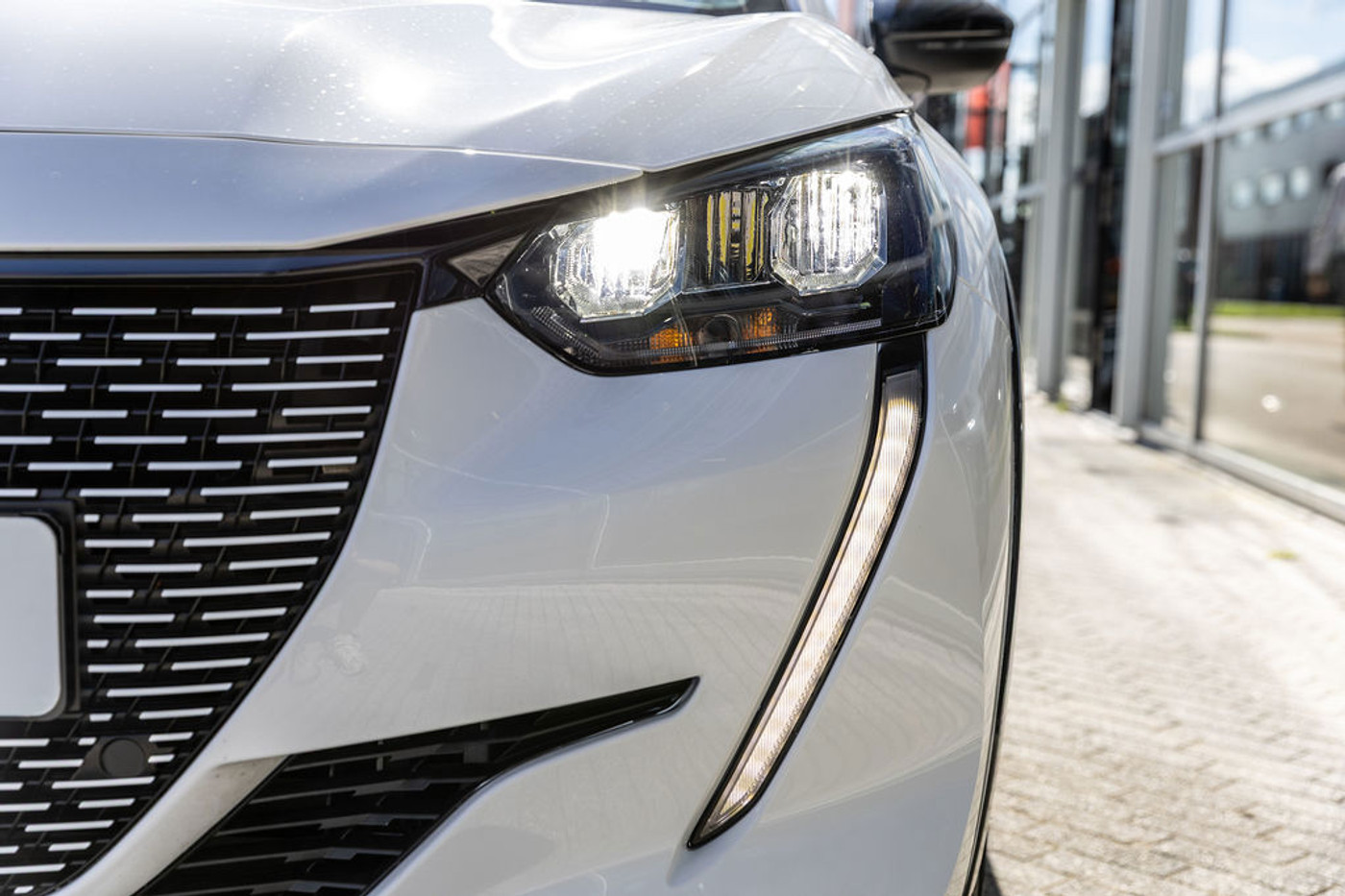 Foto van Peugeot E-208