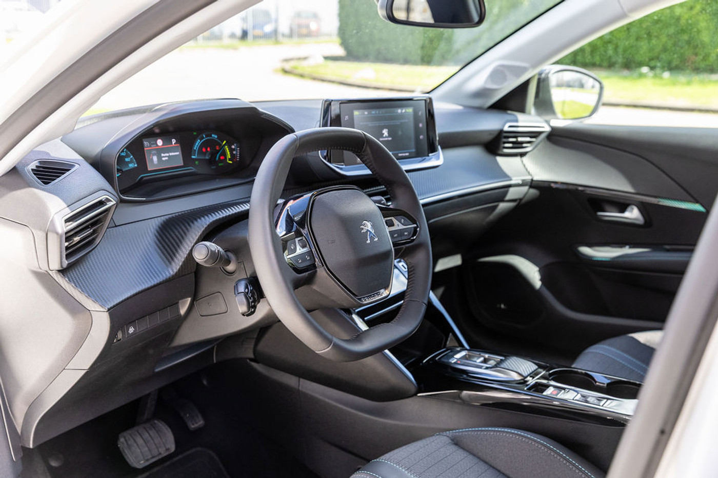 Foto van Peugeot E-208