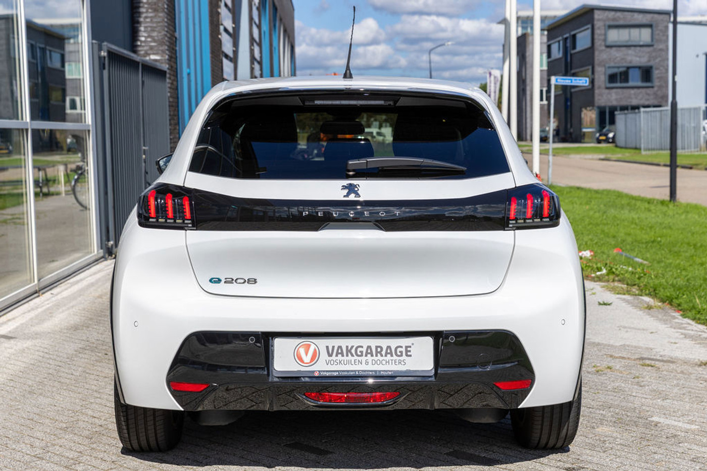 Foto van Peugeot E-208