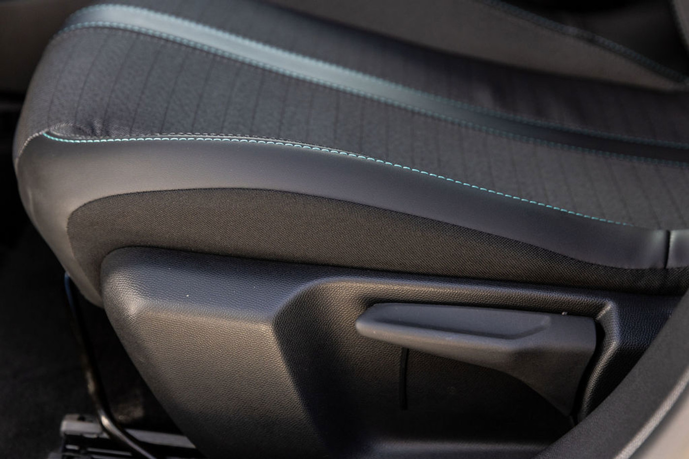 Foto van Peugeot E-208