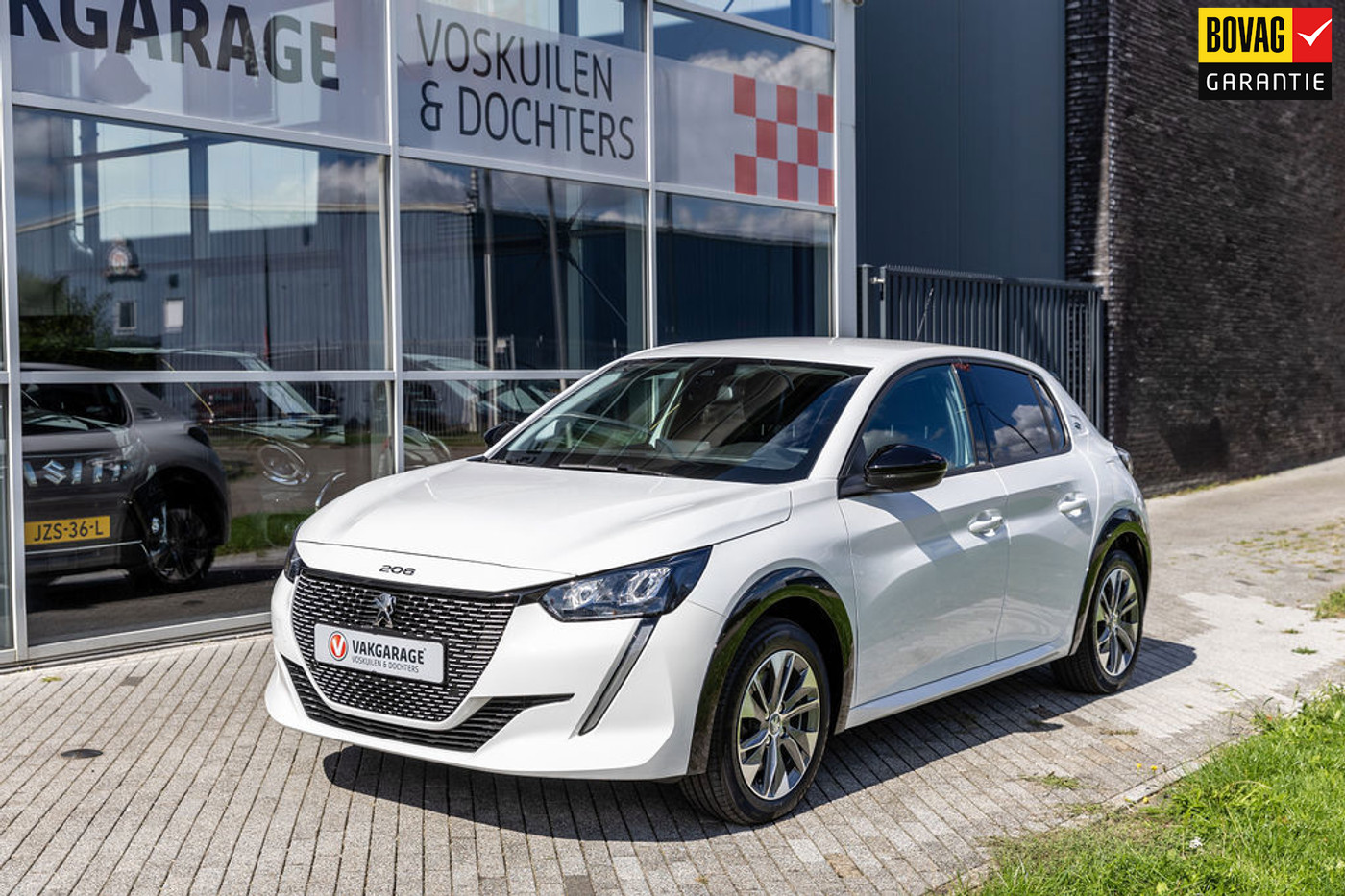 Peugeot E-208 EV Allure 50 kWh | Warmtepomp 2023 - voorkant