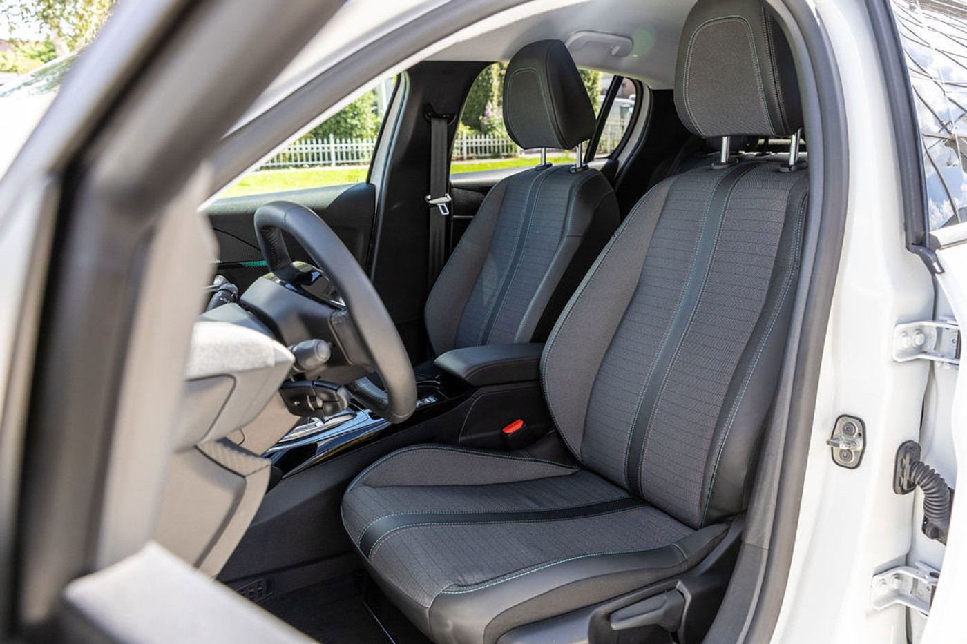 Foto van Peugeot E-208