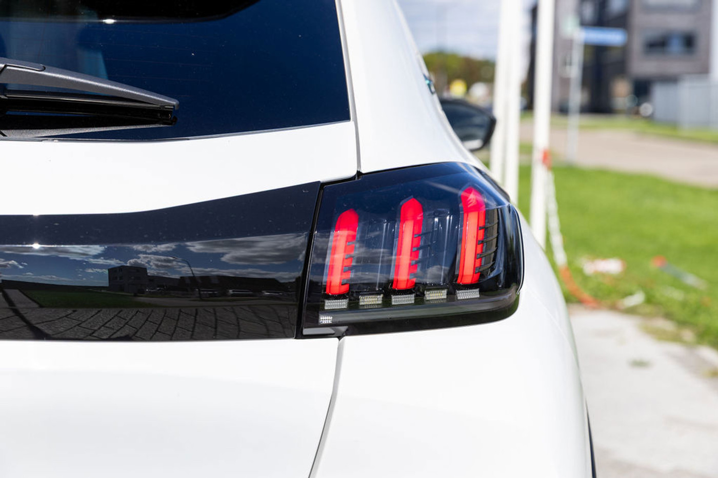 Foto van Peugeot E-208