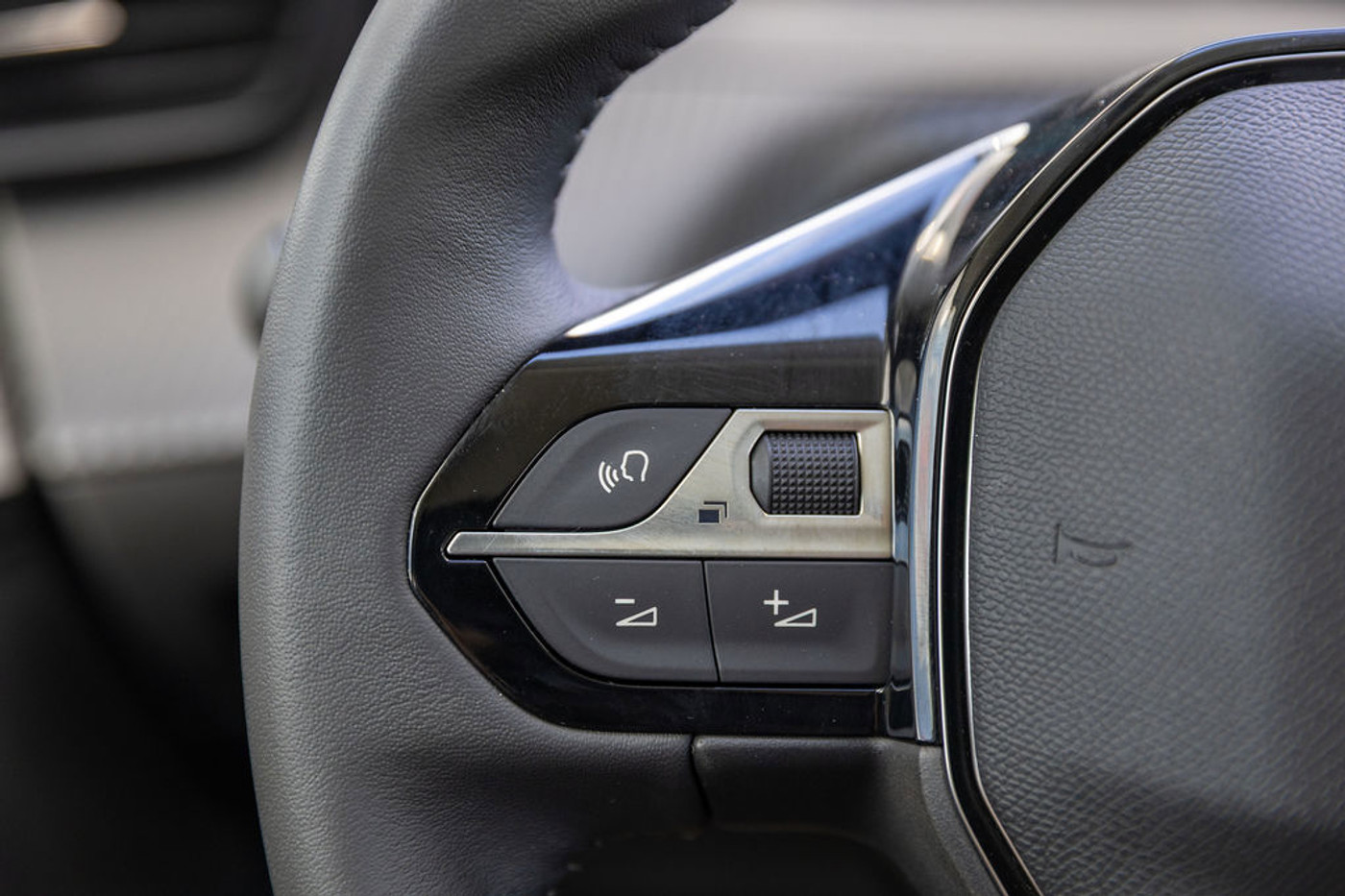 Foto van Peugeot E-208