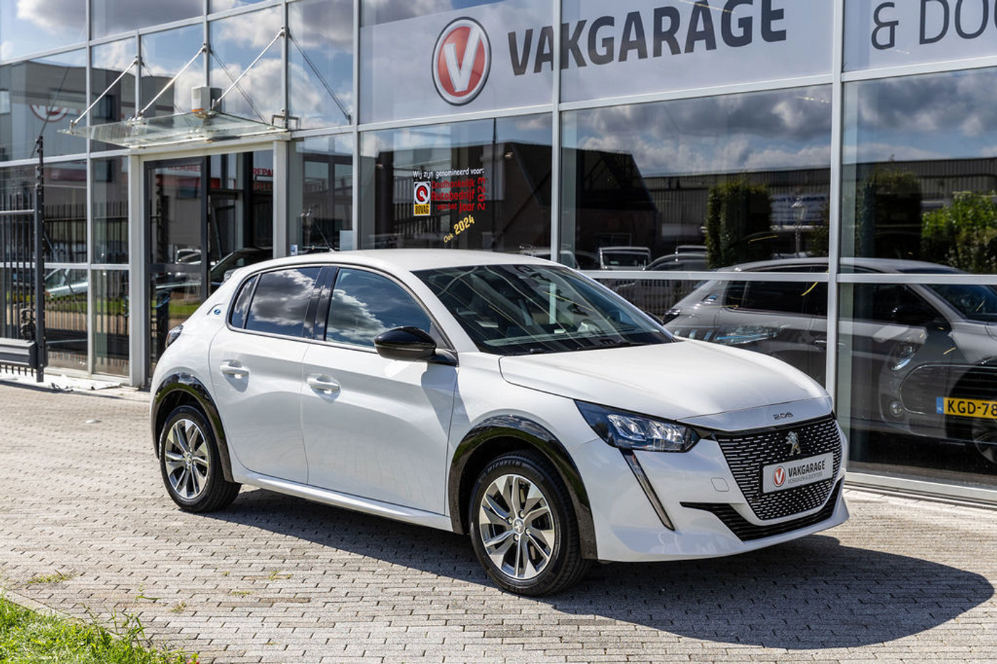 Foto van Peugeot E-208