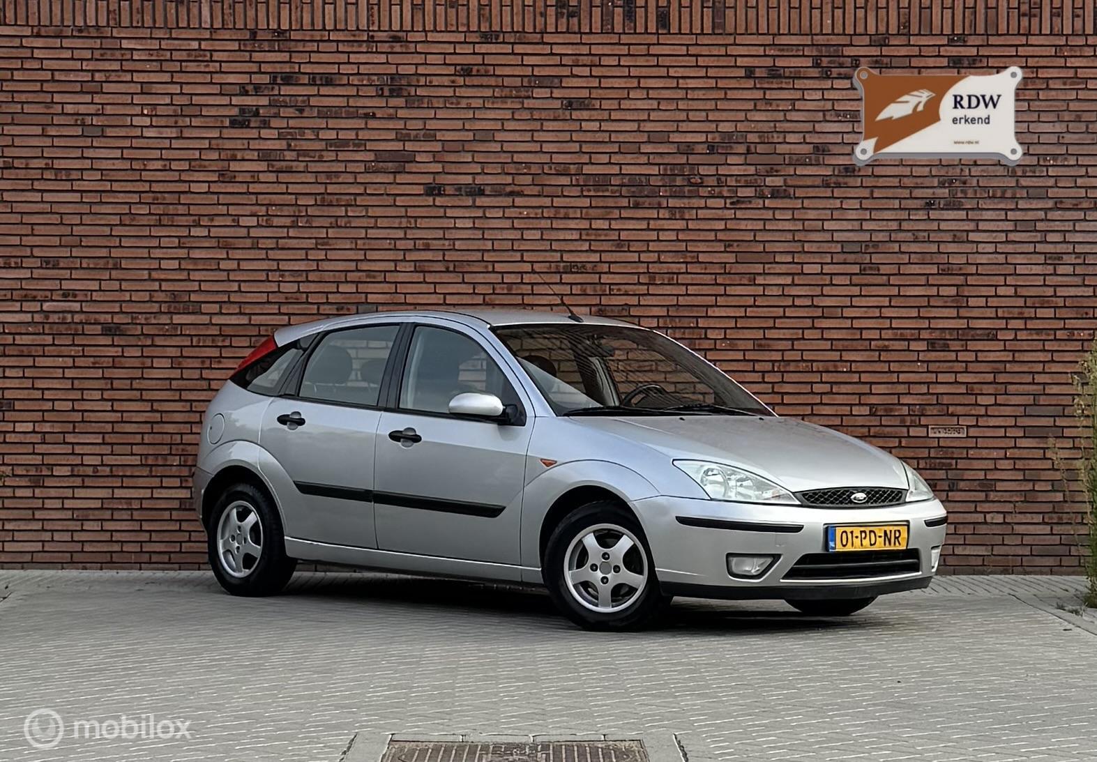 Ford Focus 1.6-16V Futura,Automaat,CarPlay,Clima 2004 - voorkant