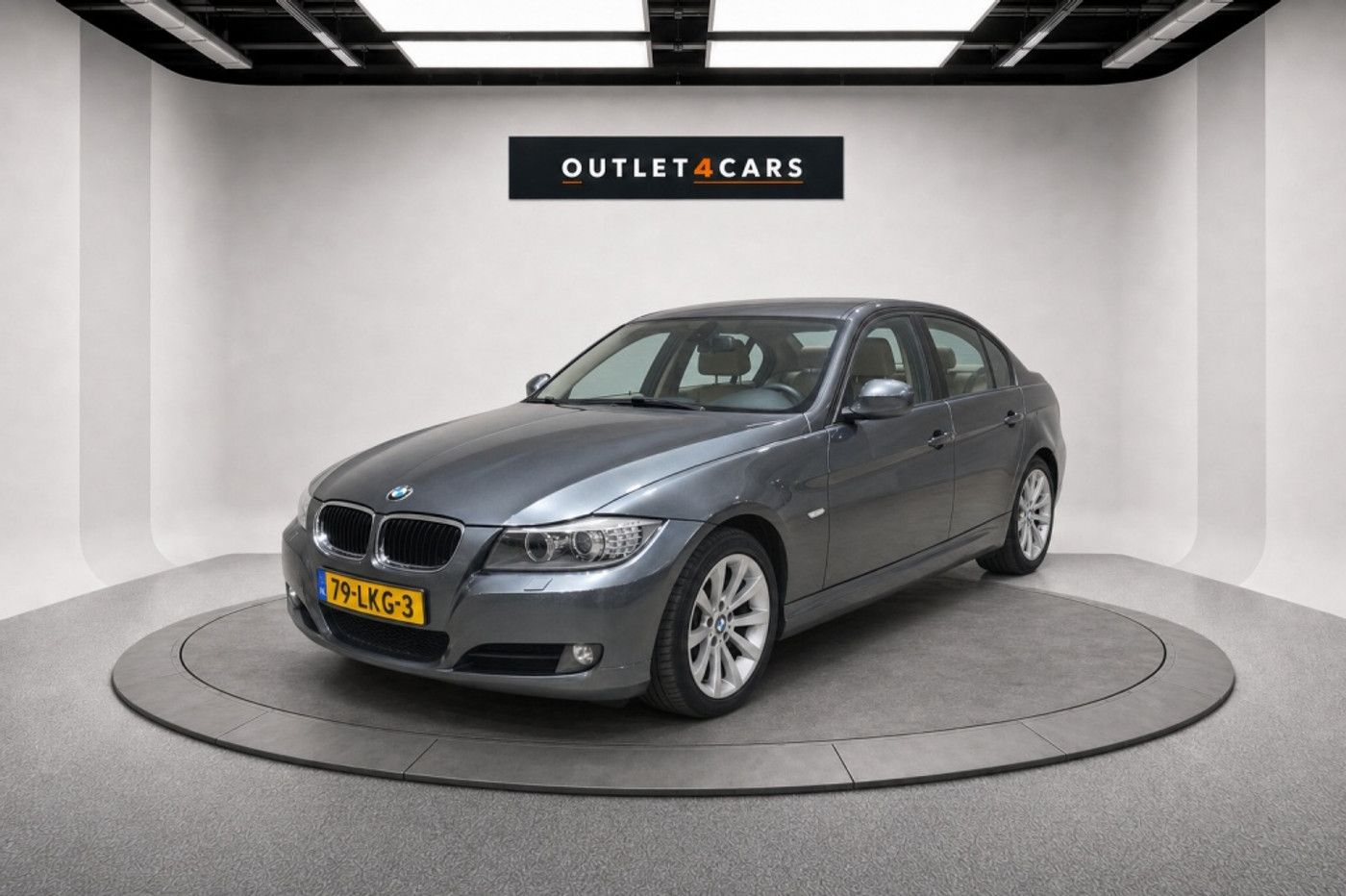 BMW 3er Reihe 318i Business Line 2010 - voorkant