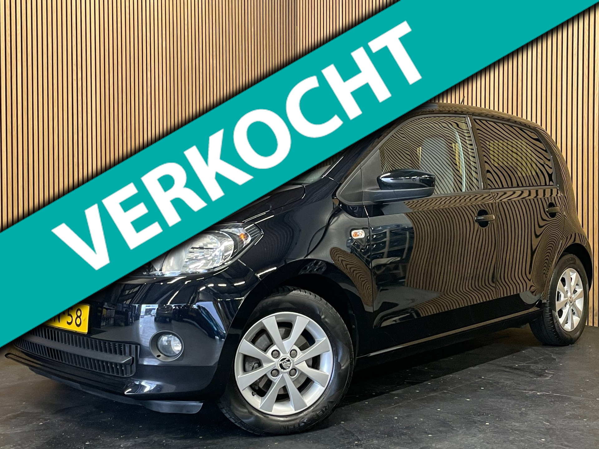 Skoda Citigo 1.0 BLACK EDITION|5-DEURS|AIRCO|CRUISE CONTROL|NAVIGATIE|ELEKTRISCHE RAMEN|LMV 14'|NAP|NL-AUTO|MARGE|VW UP / Seat Mii 2015 - voorkant