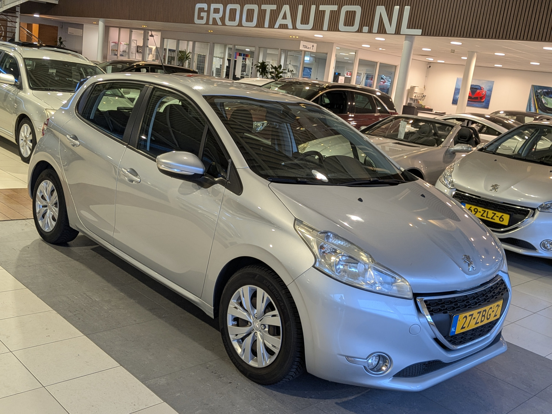 Peugeot 208 1.2 VTi Access 2012 - voorkant