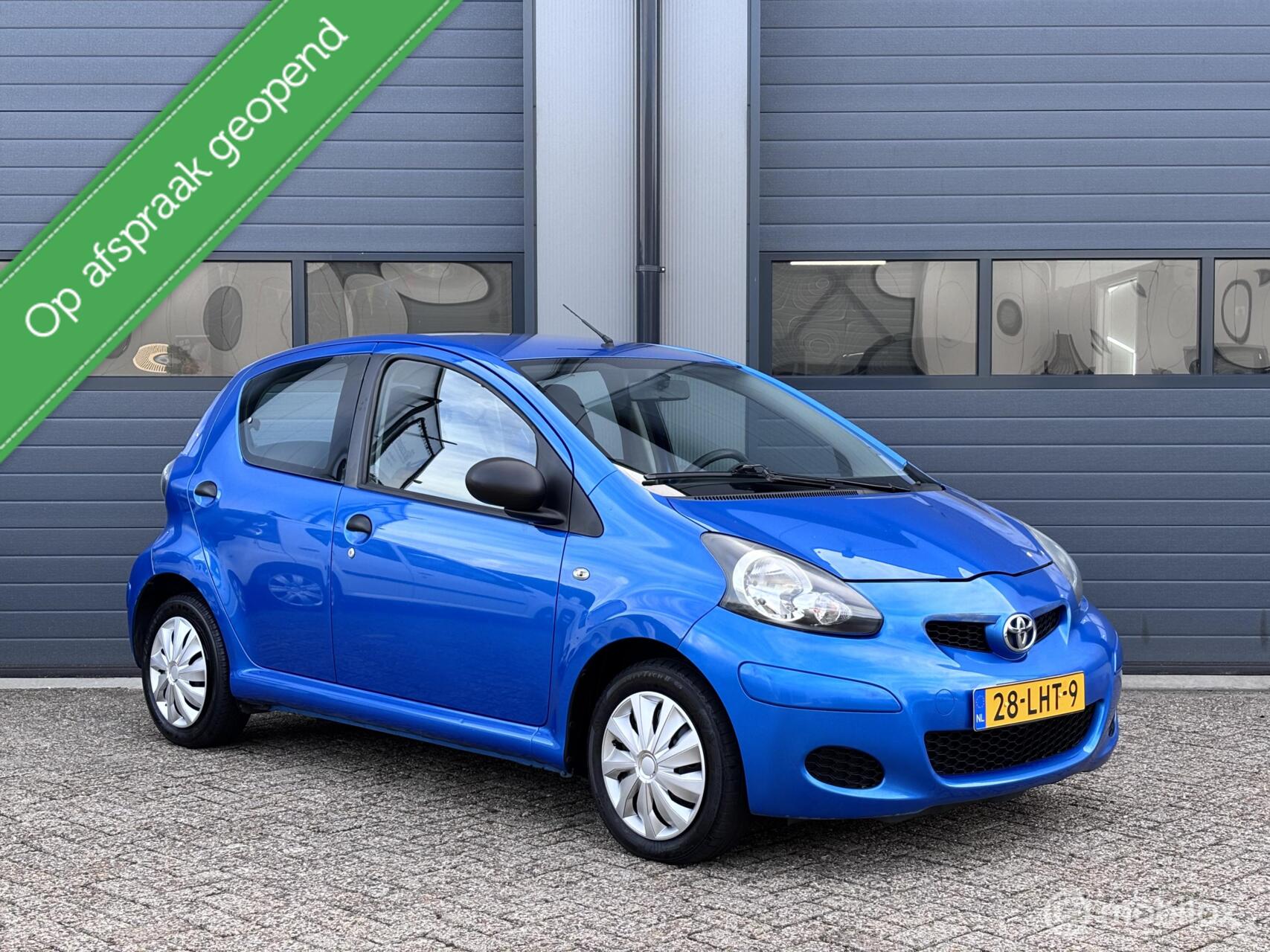 Toyota Toyota Aygo 1.0-12V Comfort Uitvoering Bwj 2010 & Airco 2010 - voorkant