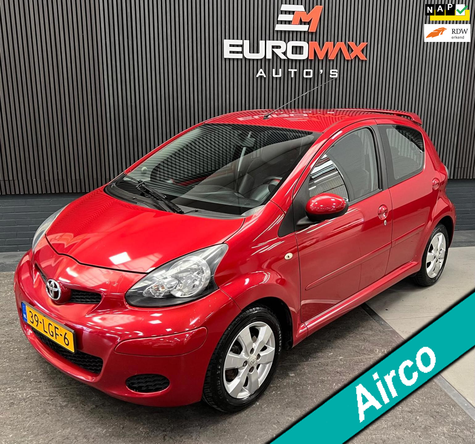 Toyota Toyota Aygo 1.0-12V Aspiration Red 1e Eigenaar - NAP - Airco 2010 - voorkant