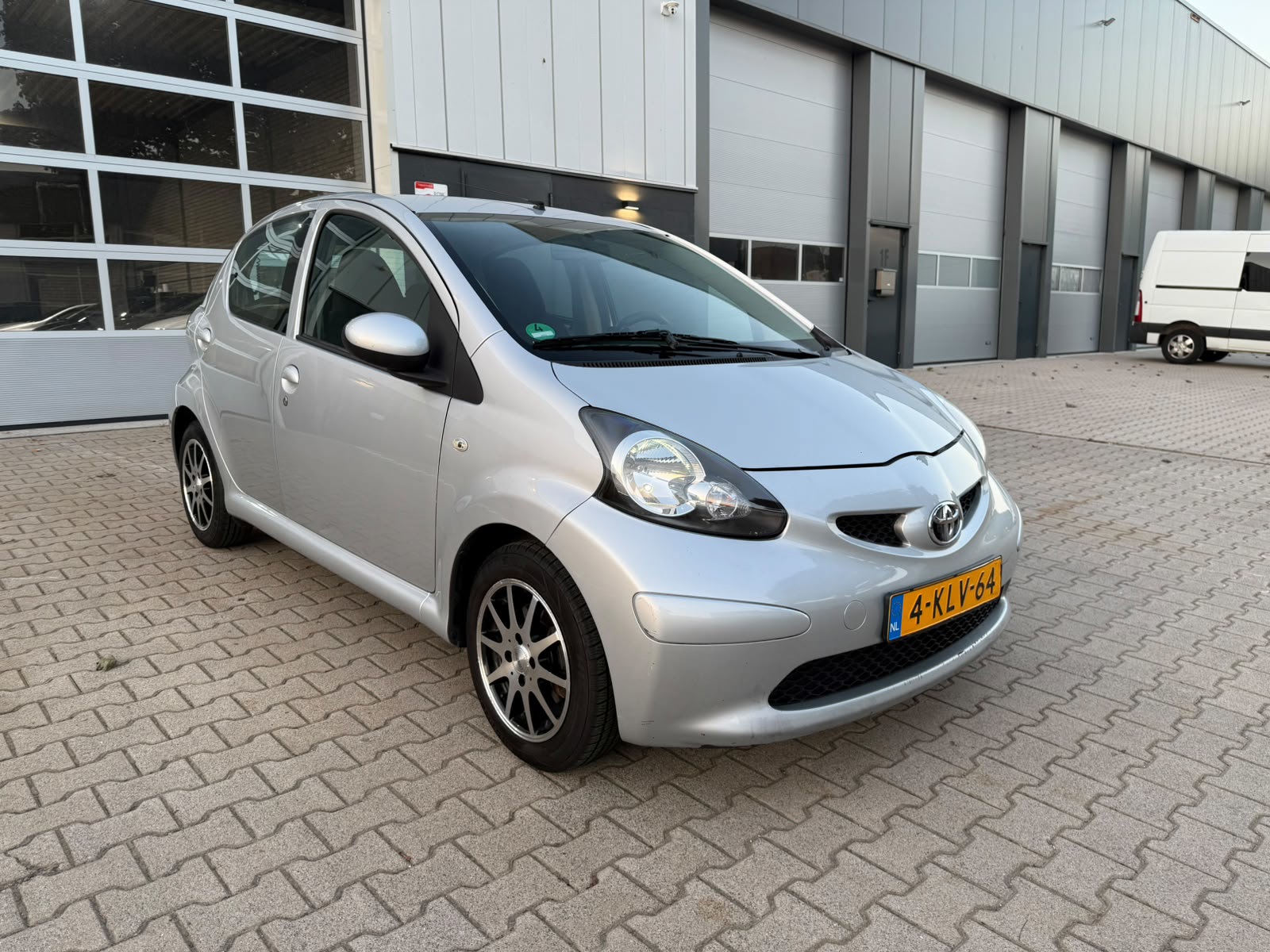 Toyota Toyota Aygo 1.0 Zilver 5D Airco Sport Velgen Topstaat Dealer Onderhouden 2008 - voorkant