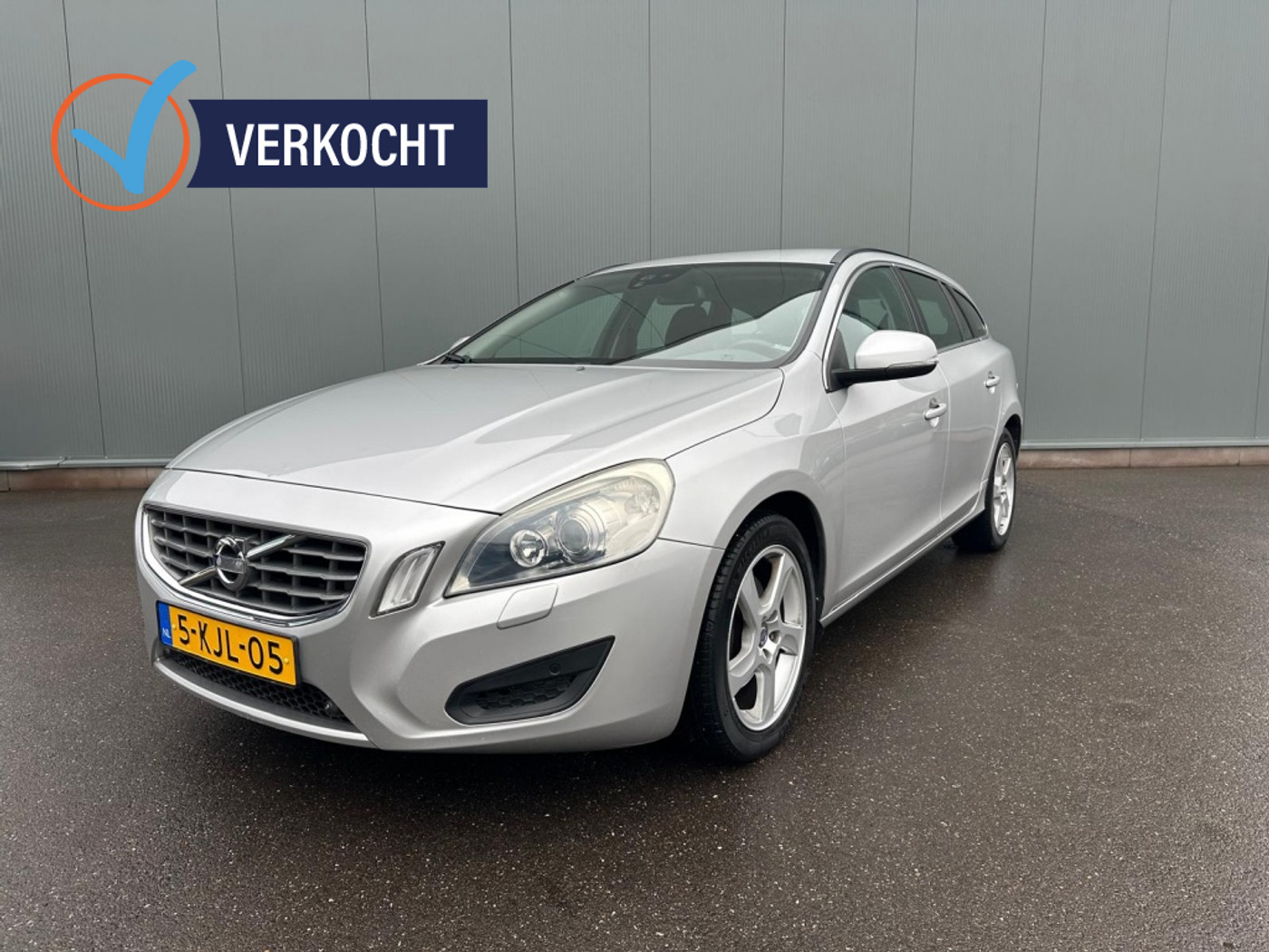 Volvo V60 1.6 T4 Summum 2012 - voorkant