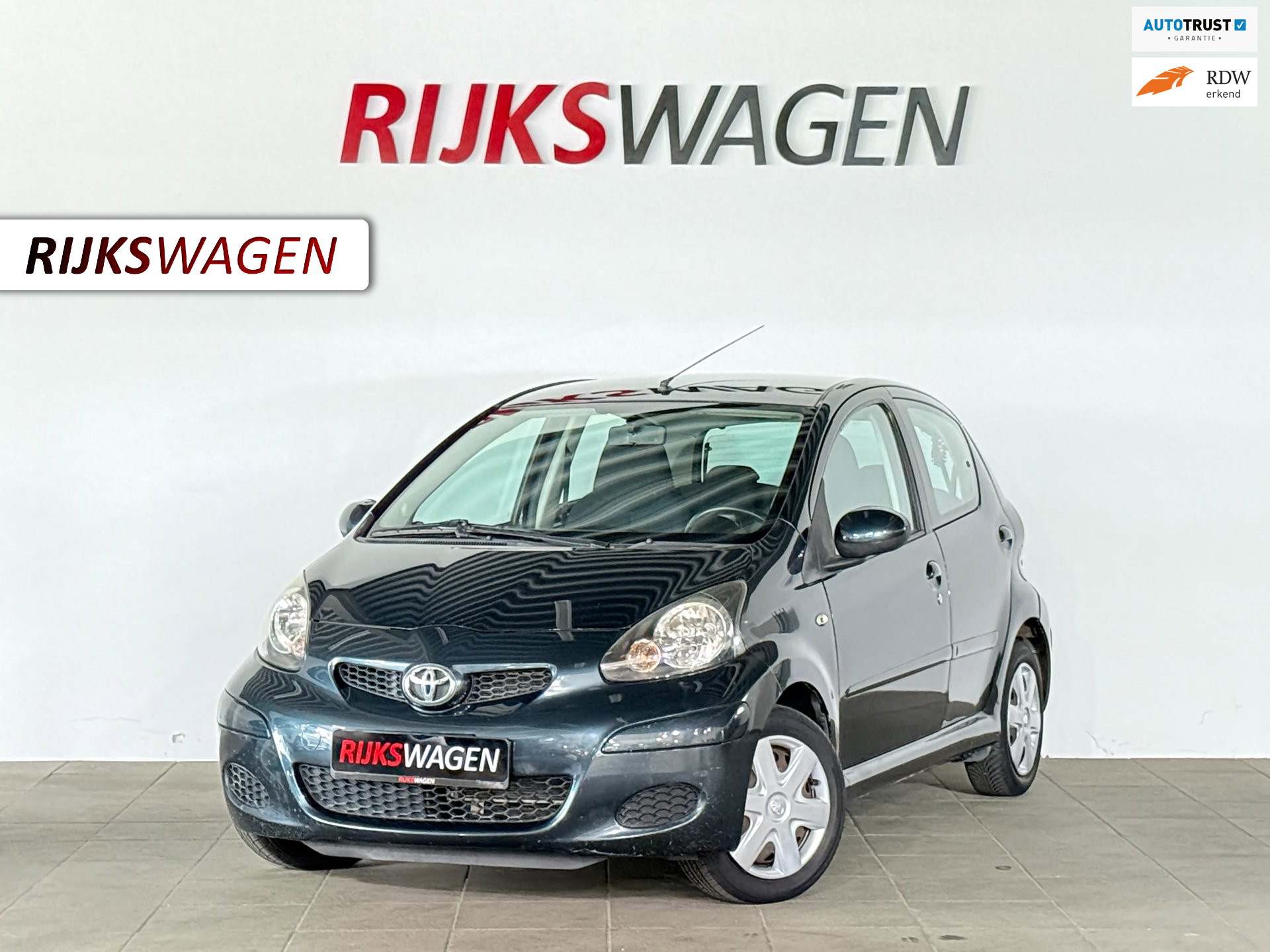 Toyota Toyota Aygo 1.0-12V Access Airco/Elektrische ramen/Leder stuur 2011 - voorkant