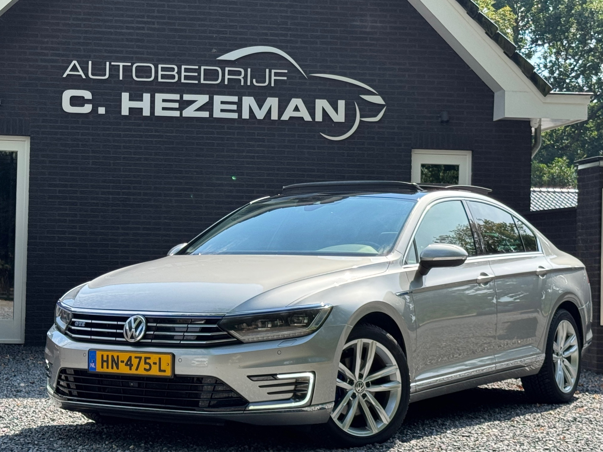 Volkswagen Passat 1.4 TSI GTE Highline DEALEROH PANO 360 CAMERA LEDER FULL LED MASSAGE DYNAUDIO BOMVOL 2015 - voorkant