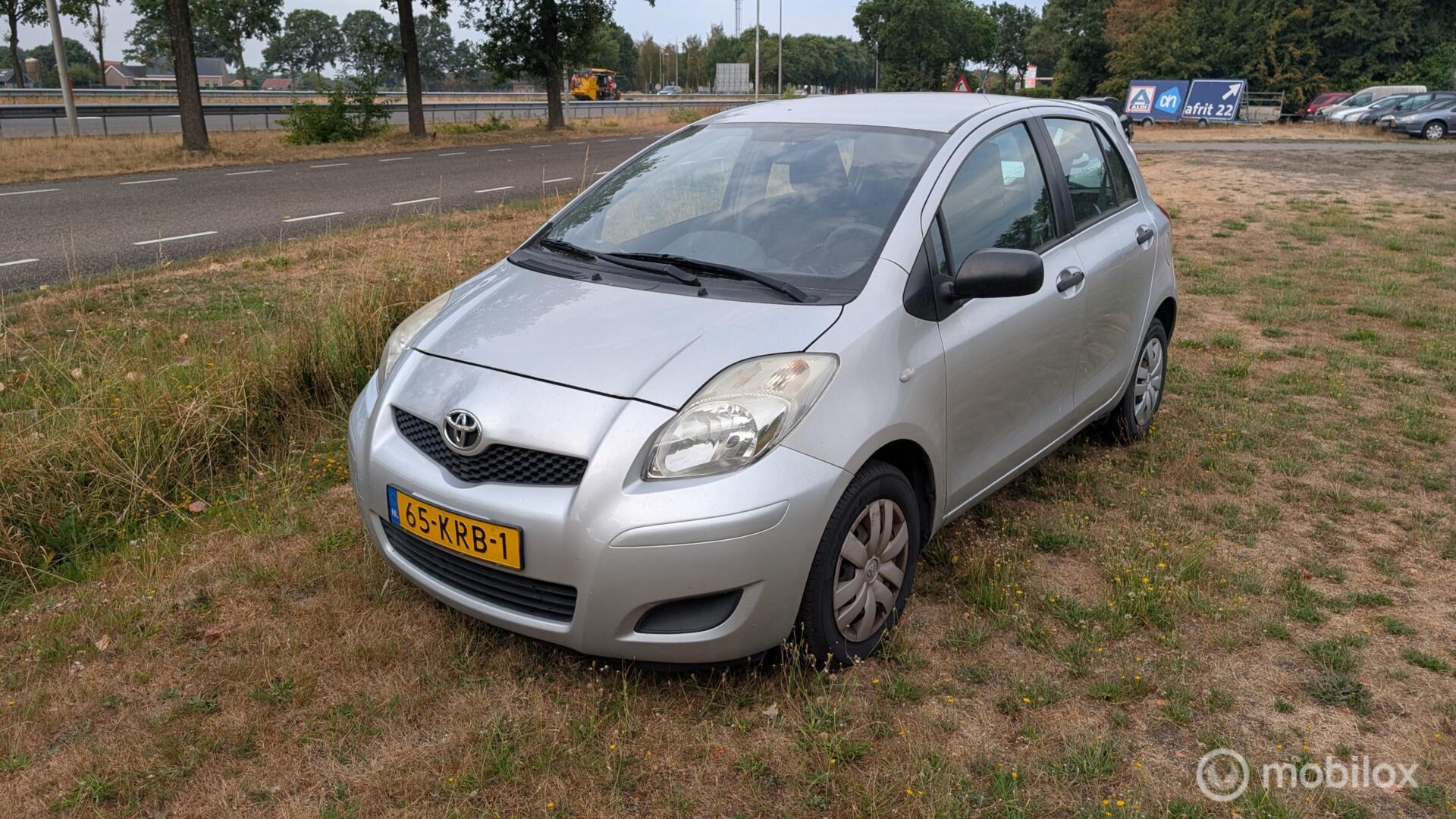 Toyota Toyota Yaris 1.0 VVTi Cool 2010 - voorkant