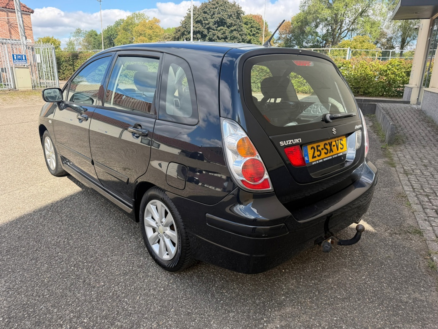 Foto van Suzuki Liana