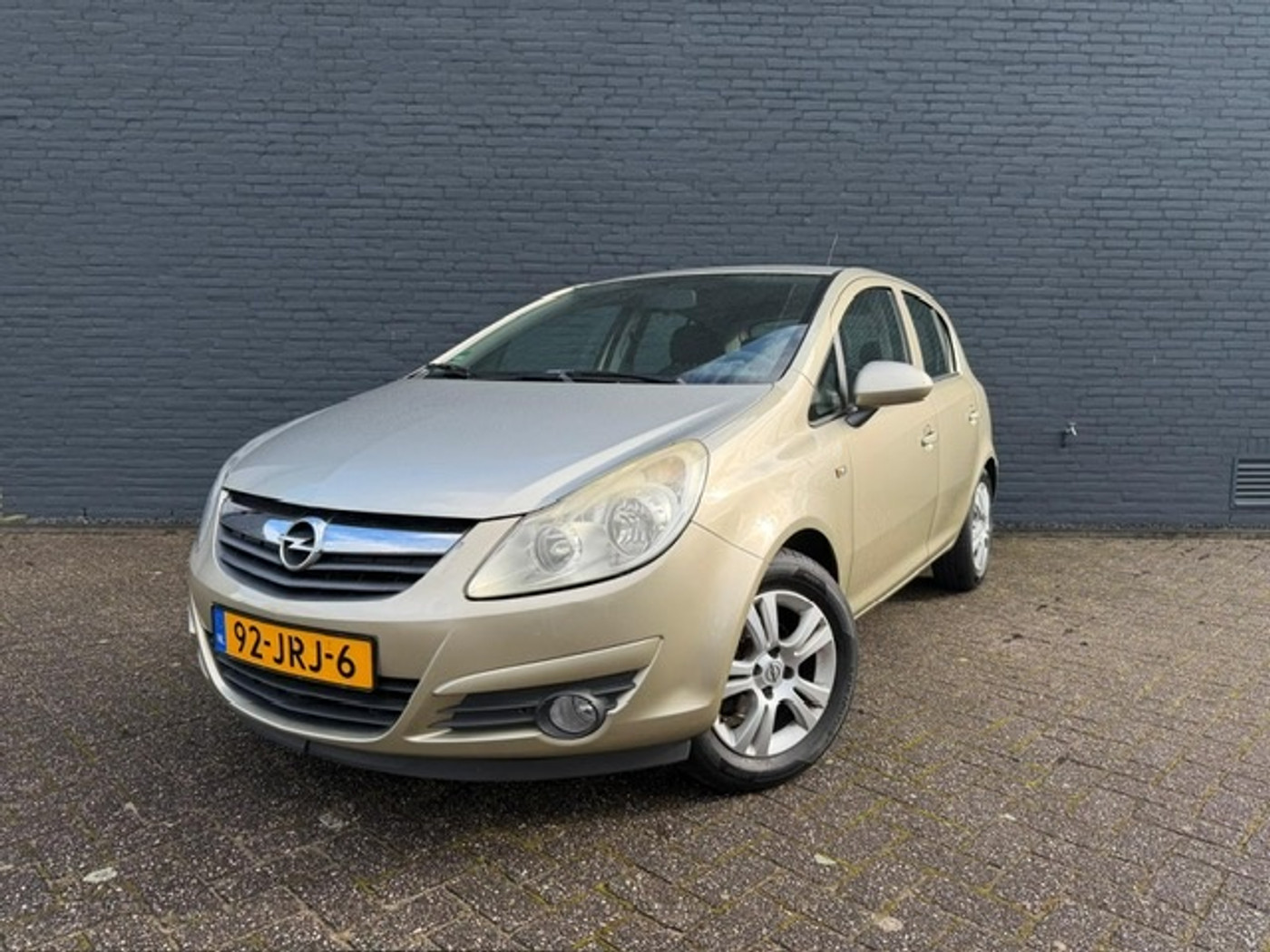 Opel Corsa 1.2-16V Enjoy 2009 - voorkant