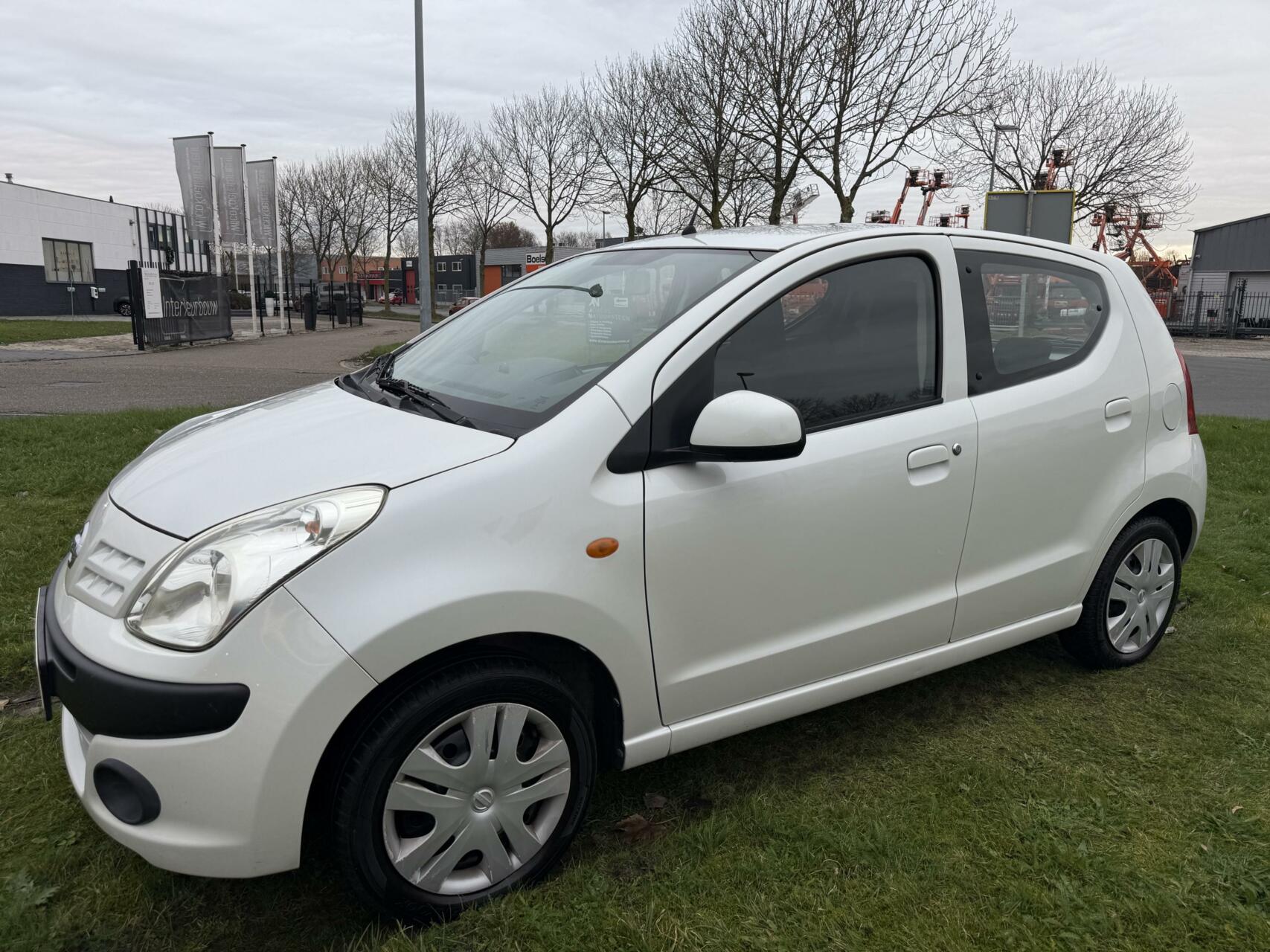Foto van Nissan Pixo
