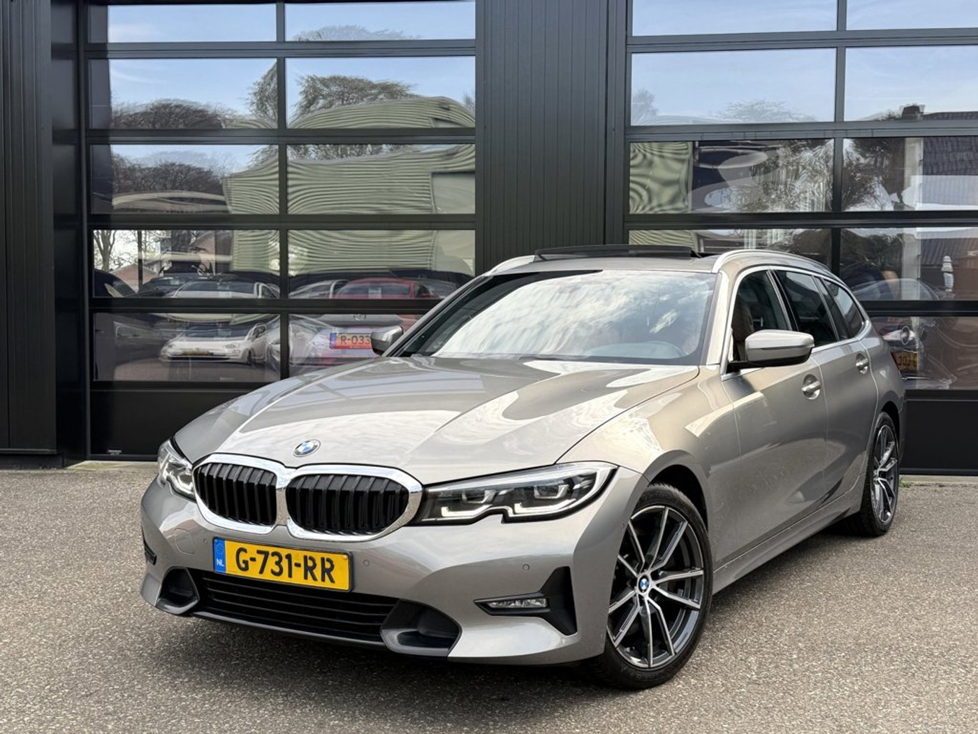 BMW 330i 330i Individual Edition Oxidgrau Pano 2019 - voorkant