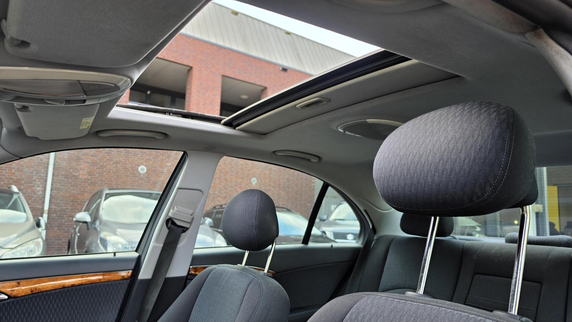 Foto van Mercedes-Benz E 200 Kompressor